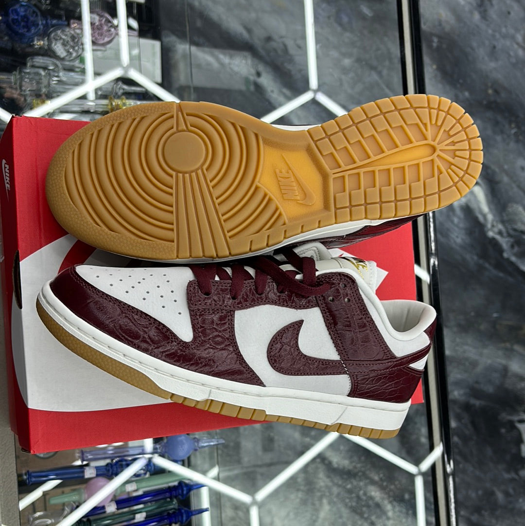 Nike dunk low phantom/dark team red size 11 M 