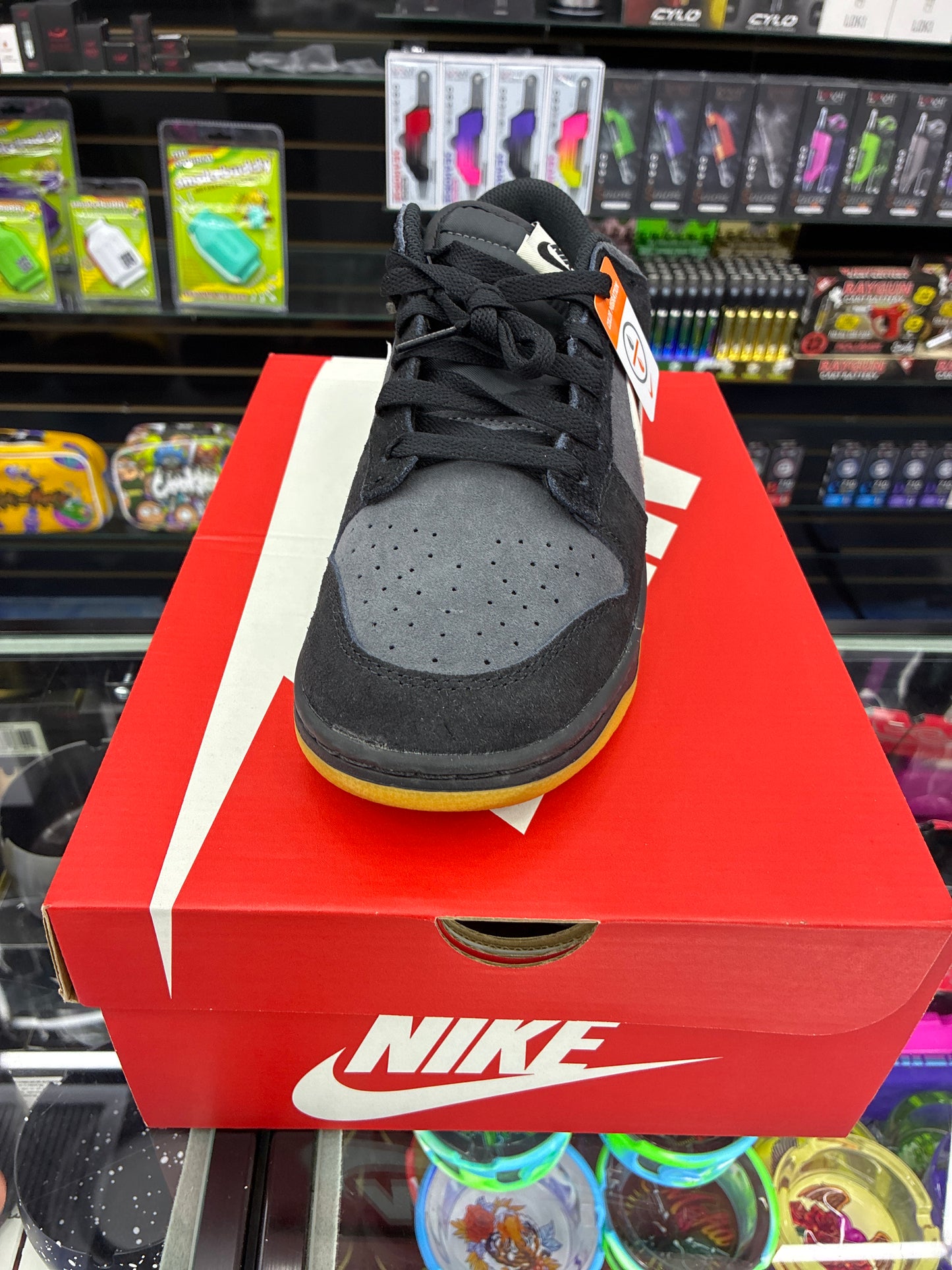 Nike dunk low retro se black/pale ivory size 10