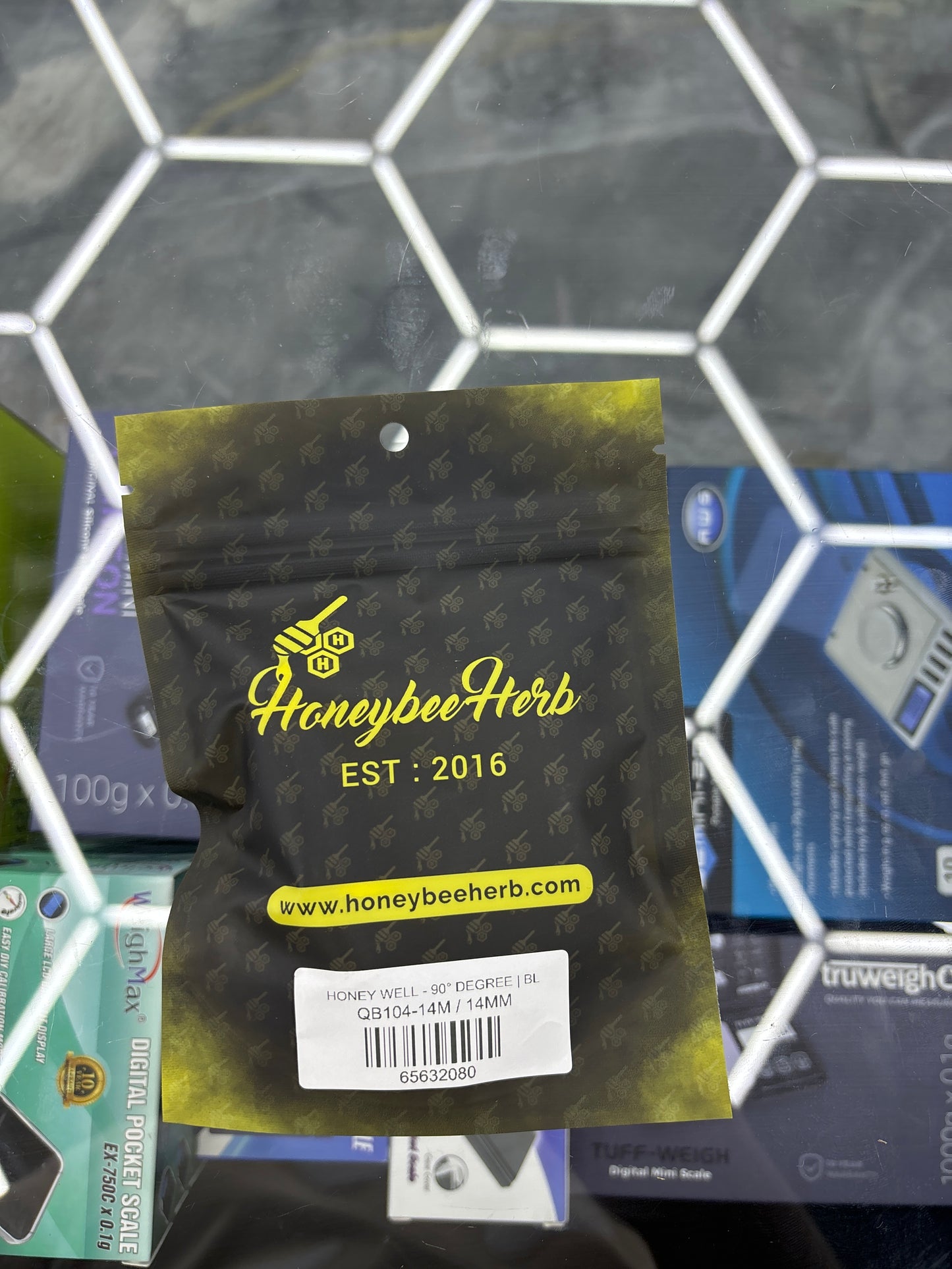 Honey suckle nectar beehive 90° 14 male