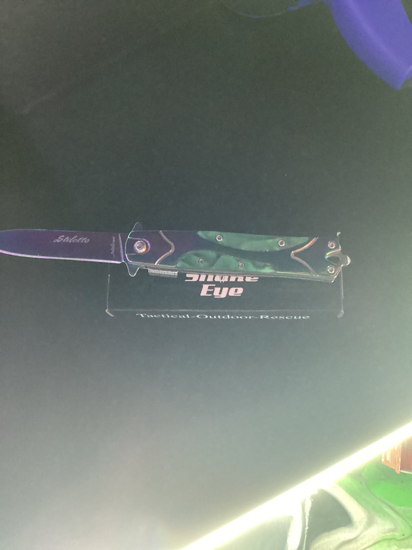 Snake eye knife oil slick n green