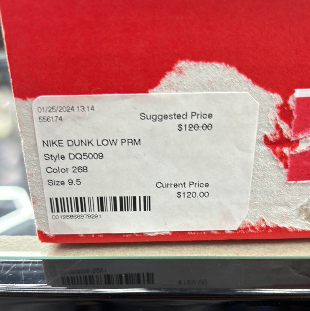 Nike dunk low PRM style DQ5009, color 268 size 9.5 M