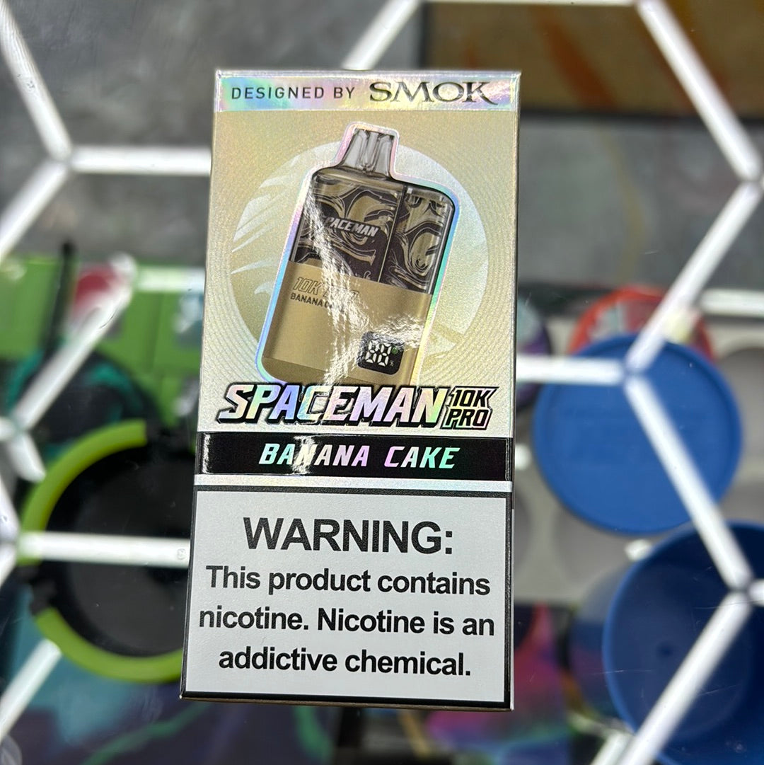 Smok spaceman banana cake