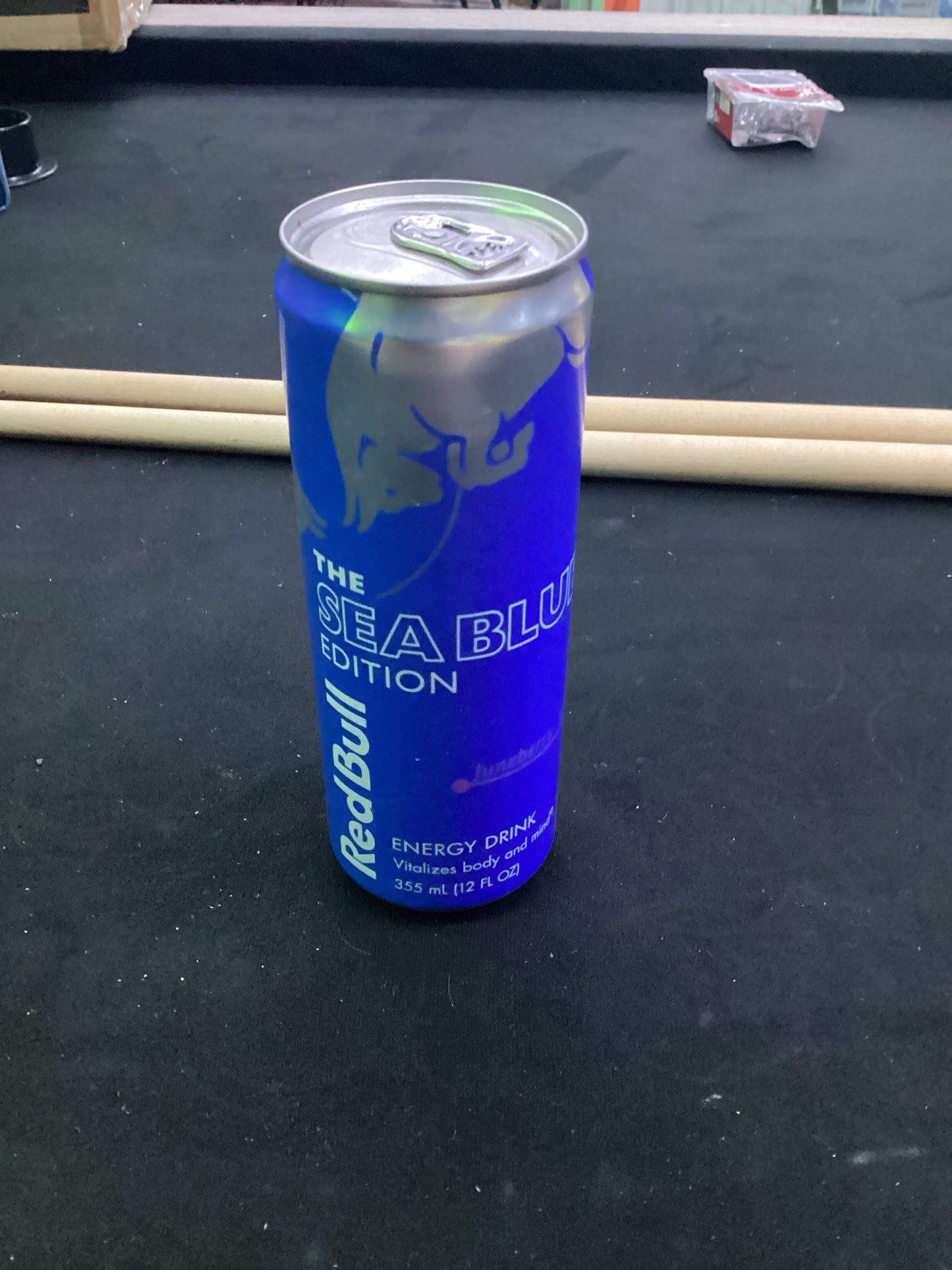 Red Bull sea blue edition, juneberry 12oz