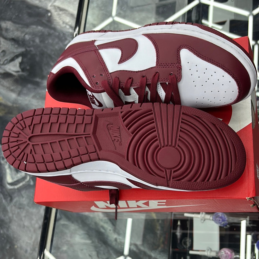 Nike dunk low retro team red/team red – white equip rogue/equip rogue, size 9.5