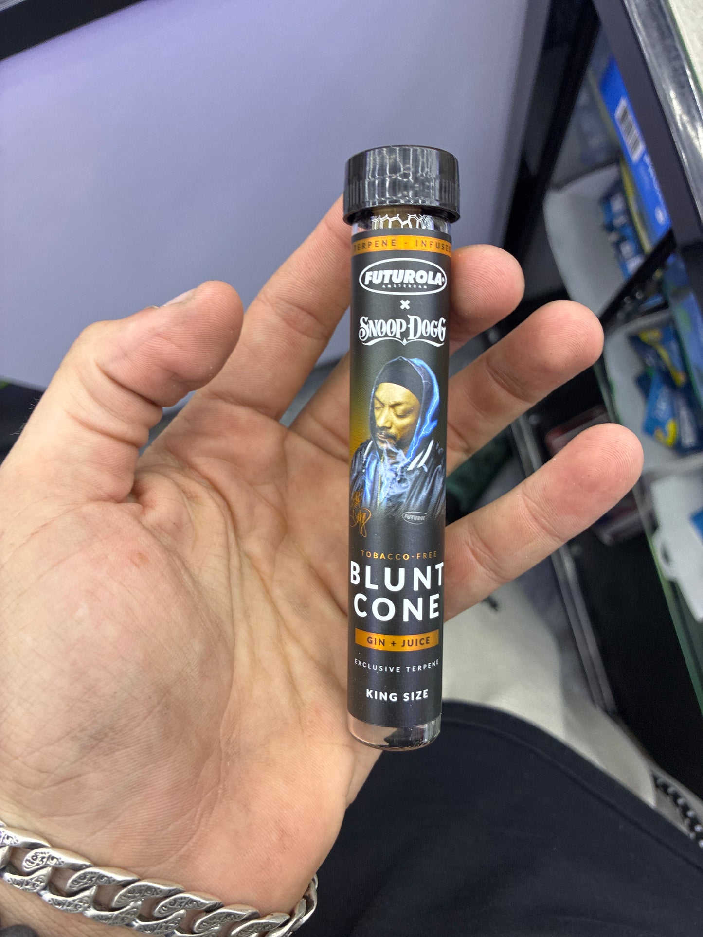 Futurola x snoop doog blunt cone, hybrid gin and juice