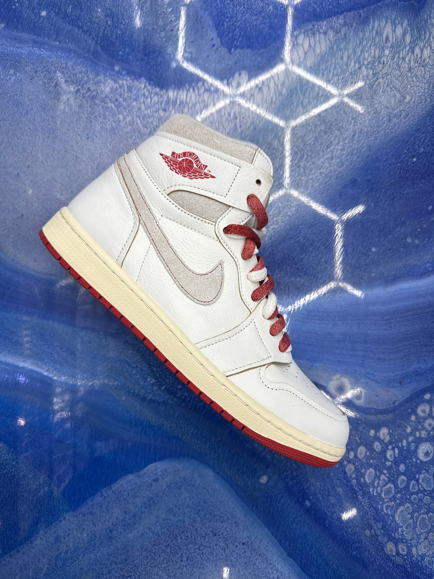 Jordan 1 retro high rare air sail cinnabar (woman’s) size 11.5