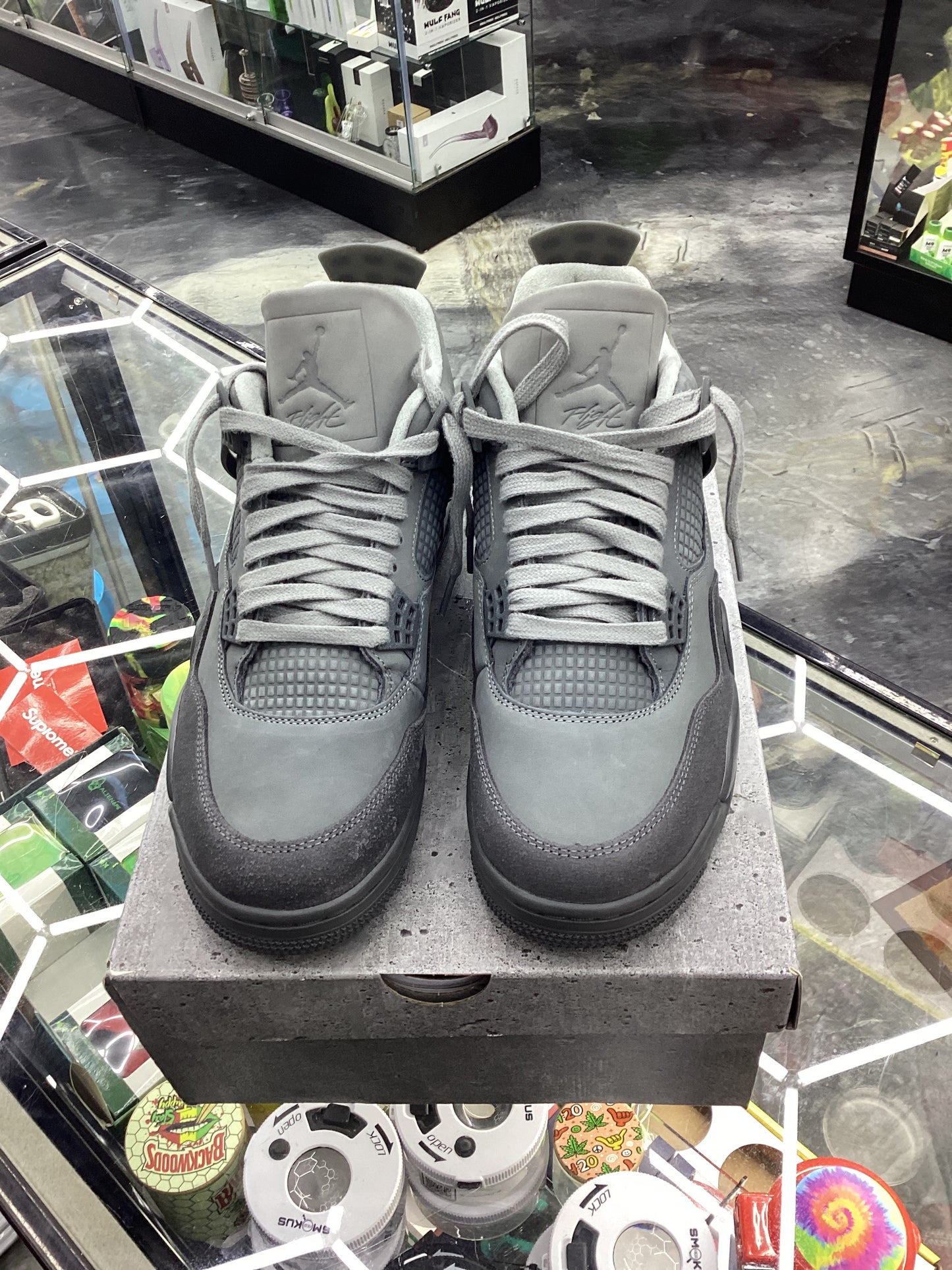 Jordan 4 retro smoke grey/iron grey men’s size 9.5