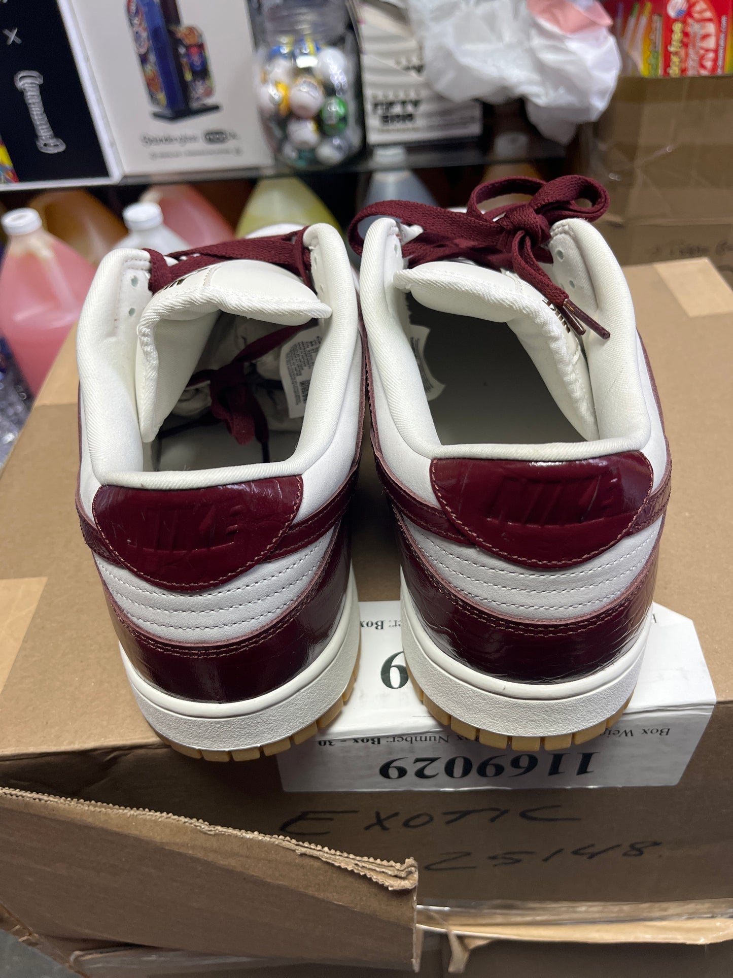Nike dunk low burgundy size 15.5
