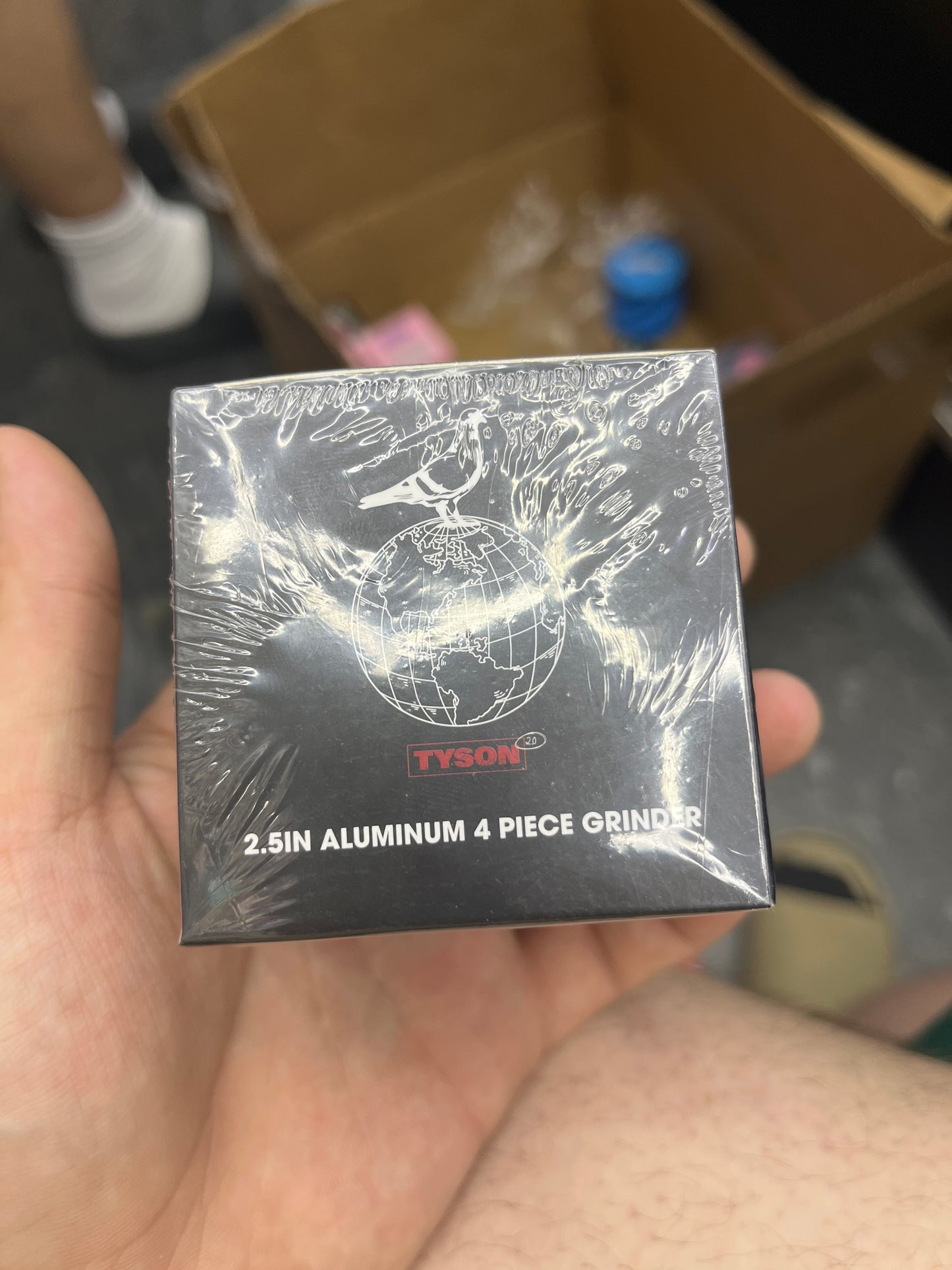 Tyson 2.5 in aluminum 4 piece grinder white