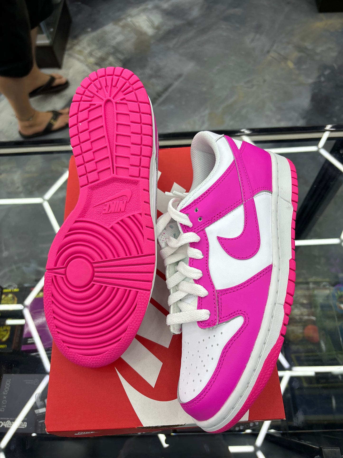 Nike dunk low gs varsity white/ laser fuchsia pink size 6y