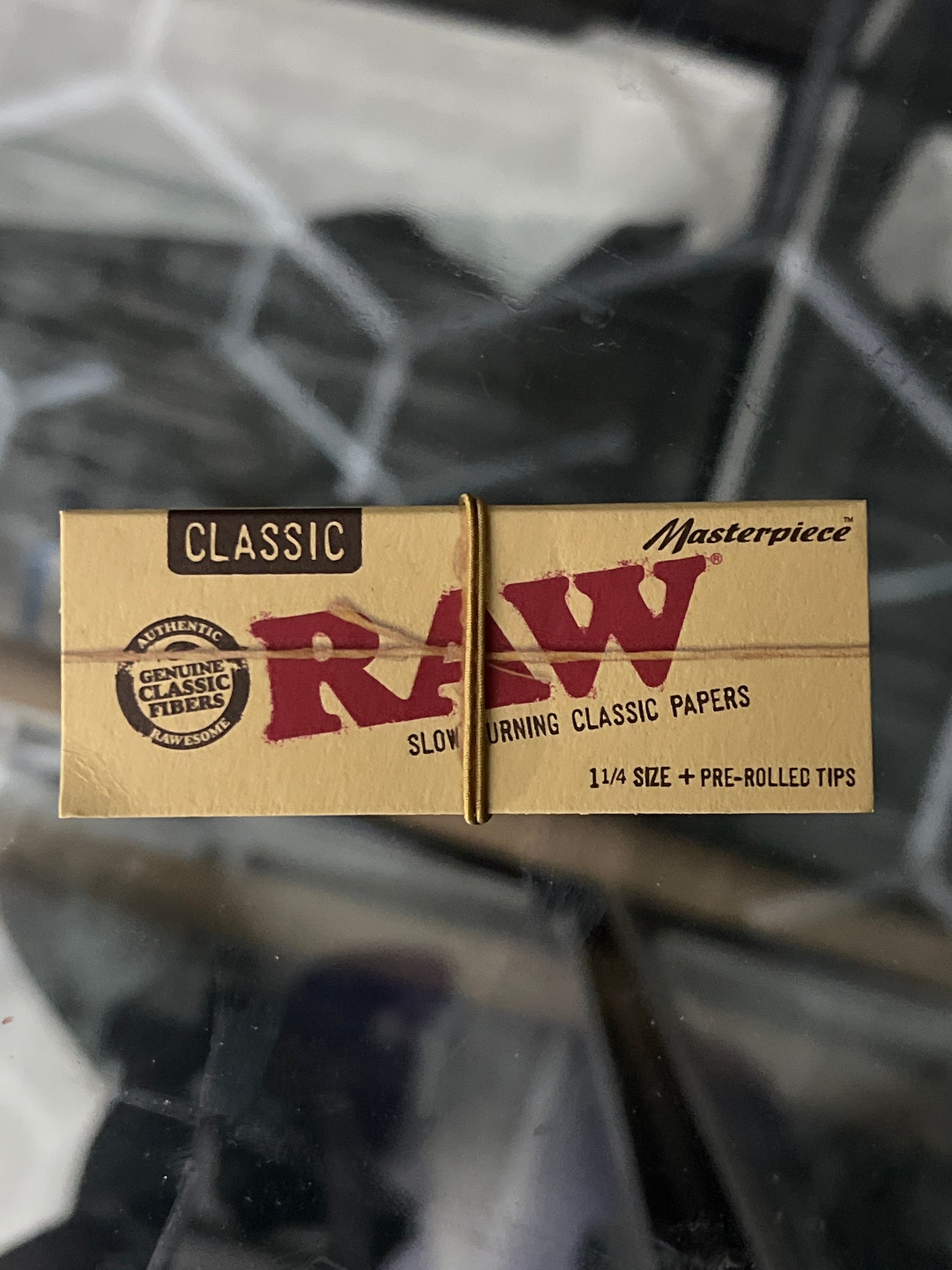 Raw classic 1 1/4 masterpiece papers + tips