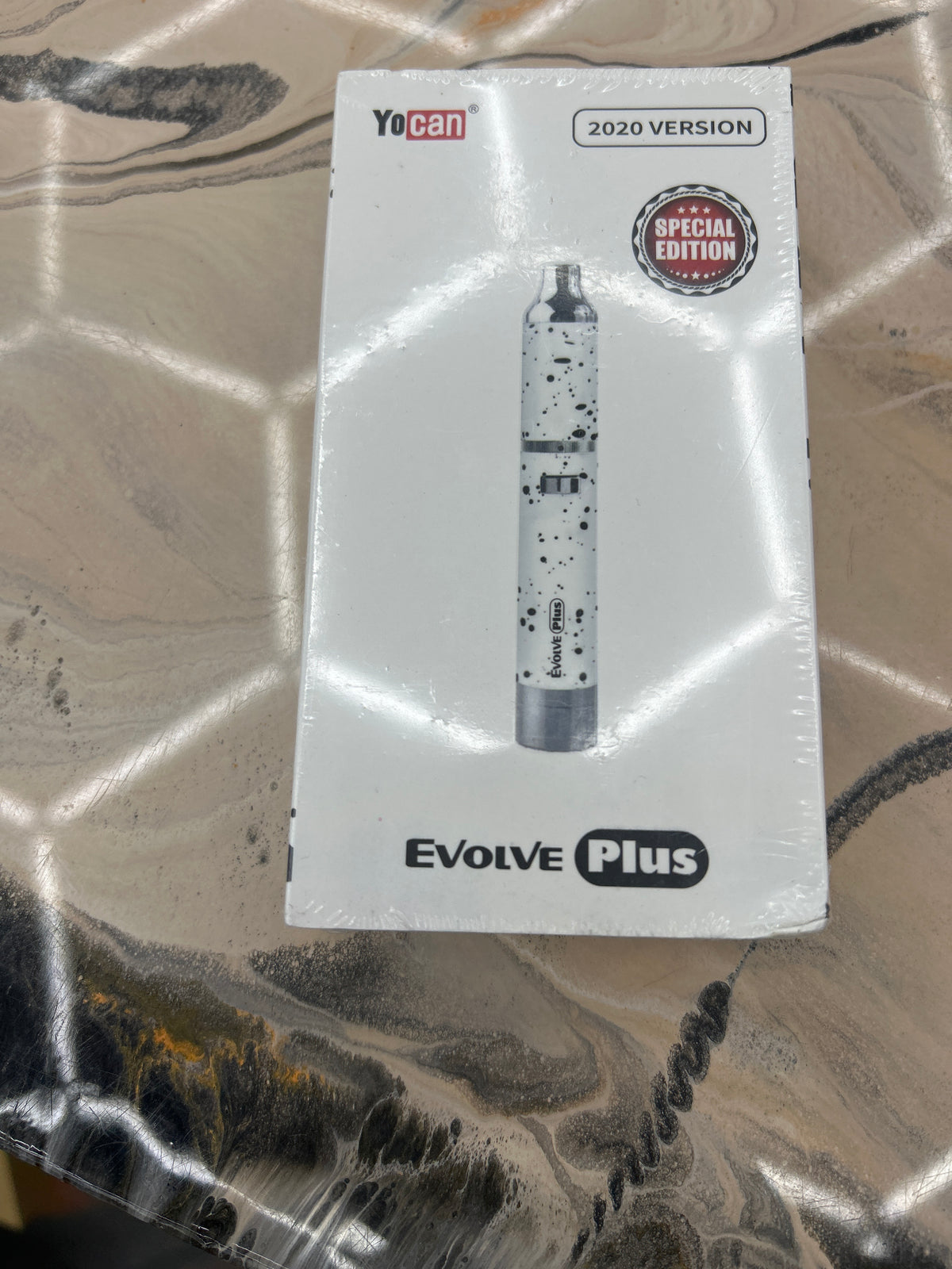 Yocan evolve-D plus white w black specks