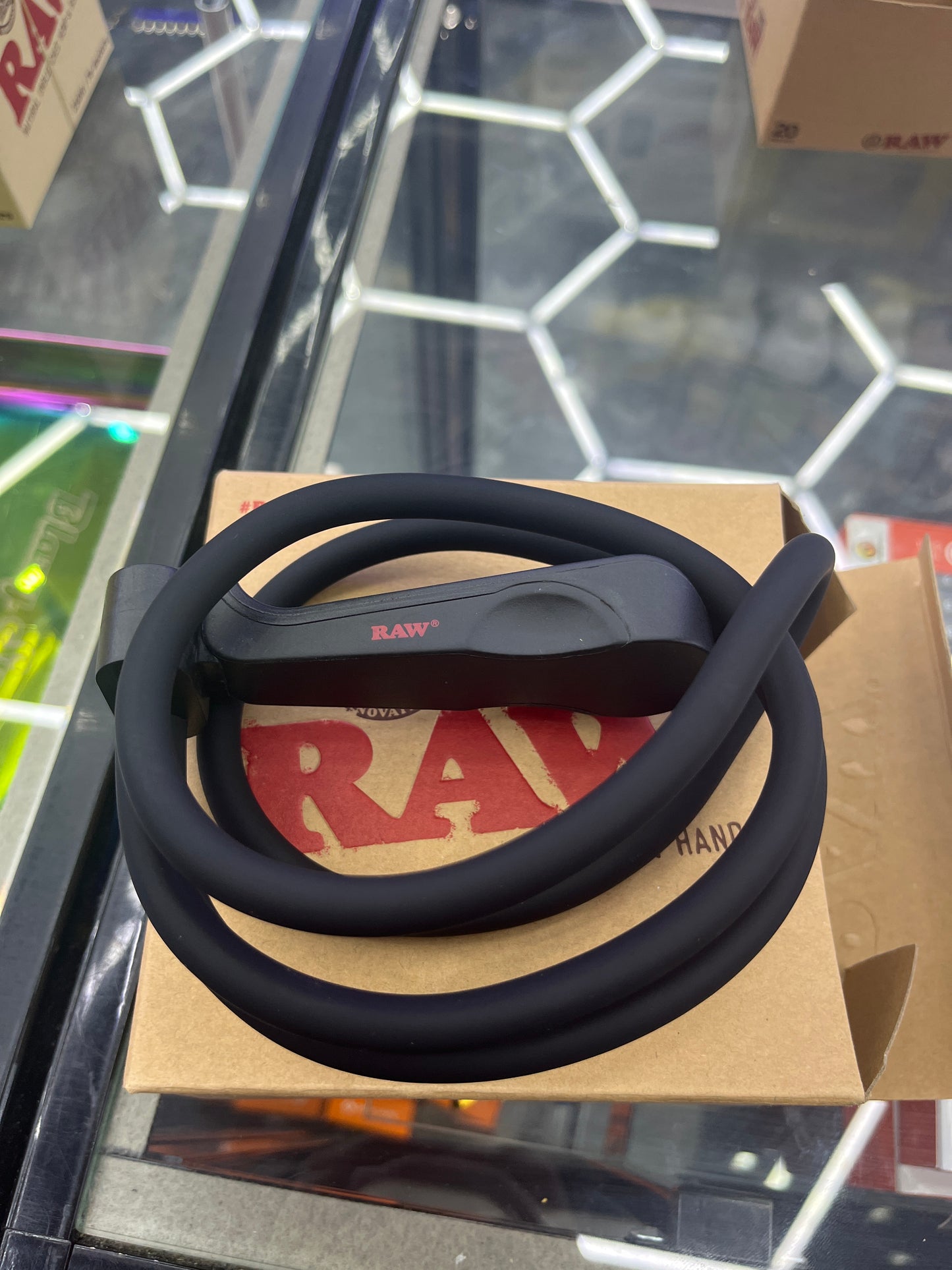 Raw hands free smoker