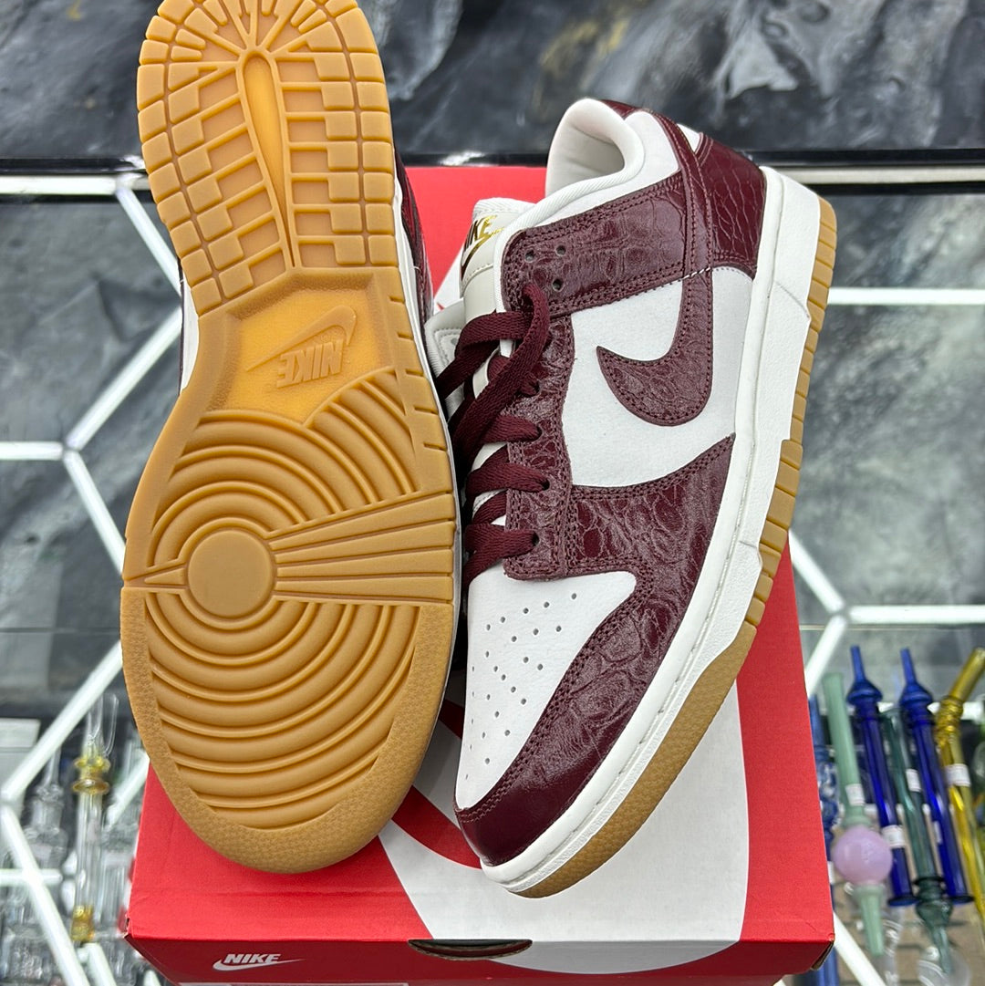 Nike dunk low phantom/dark team red size 11 M 