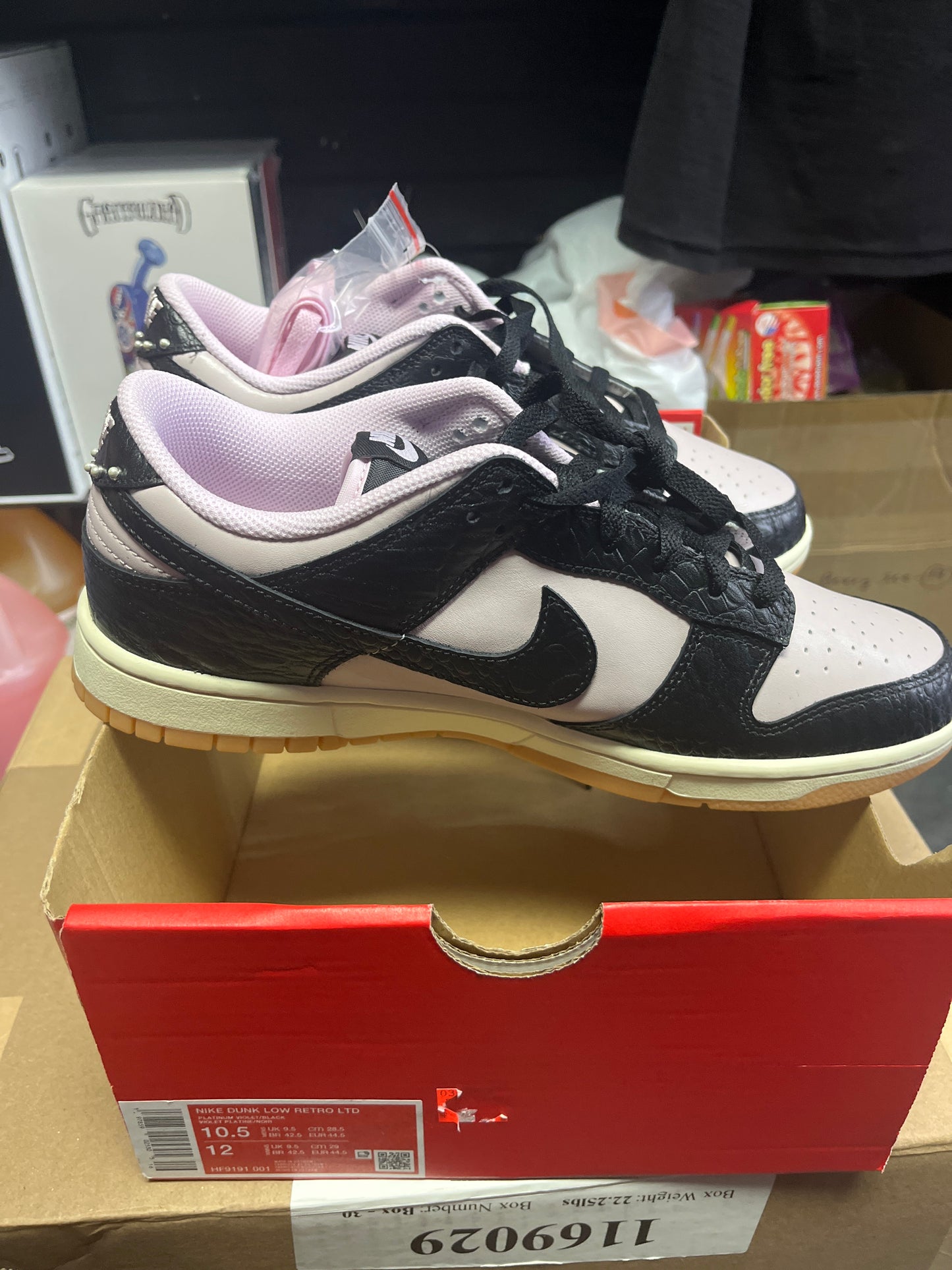 Nike dunk low retro pink foam size 10.5