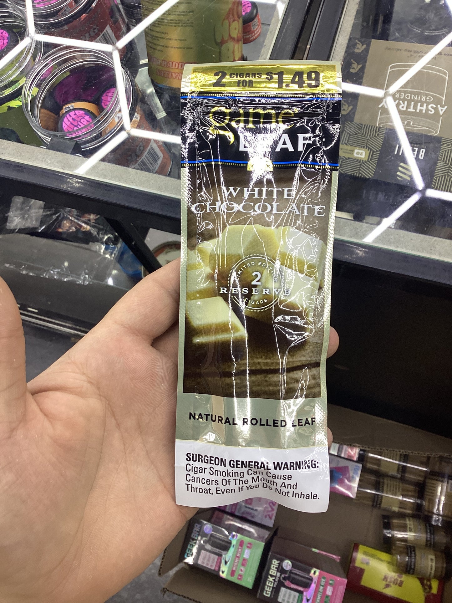 Game leaf white chocolate