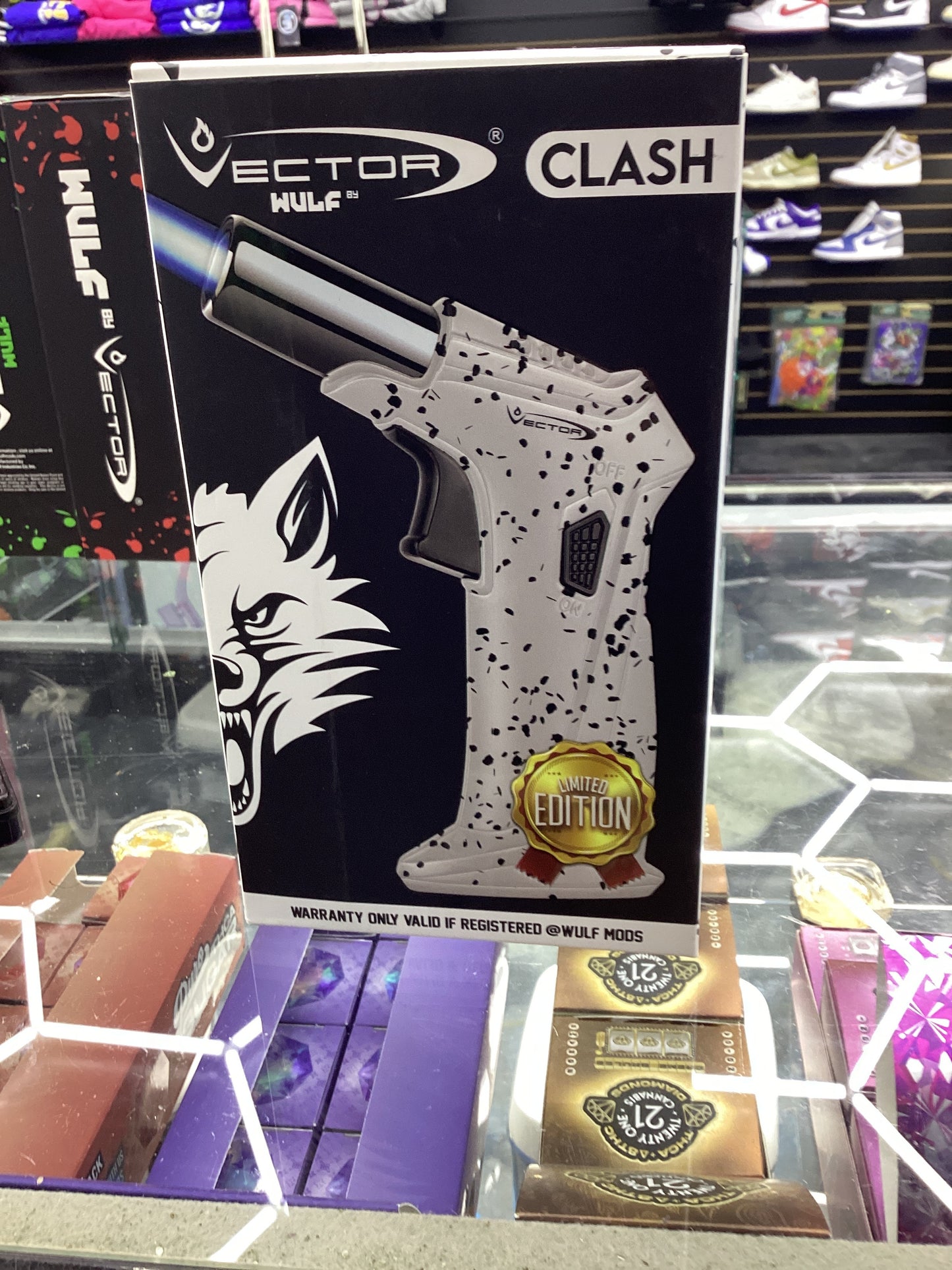 Vector Wulf limited edition clash white and black
