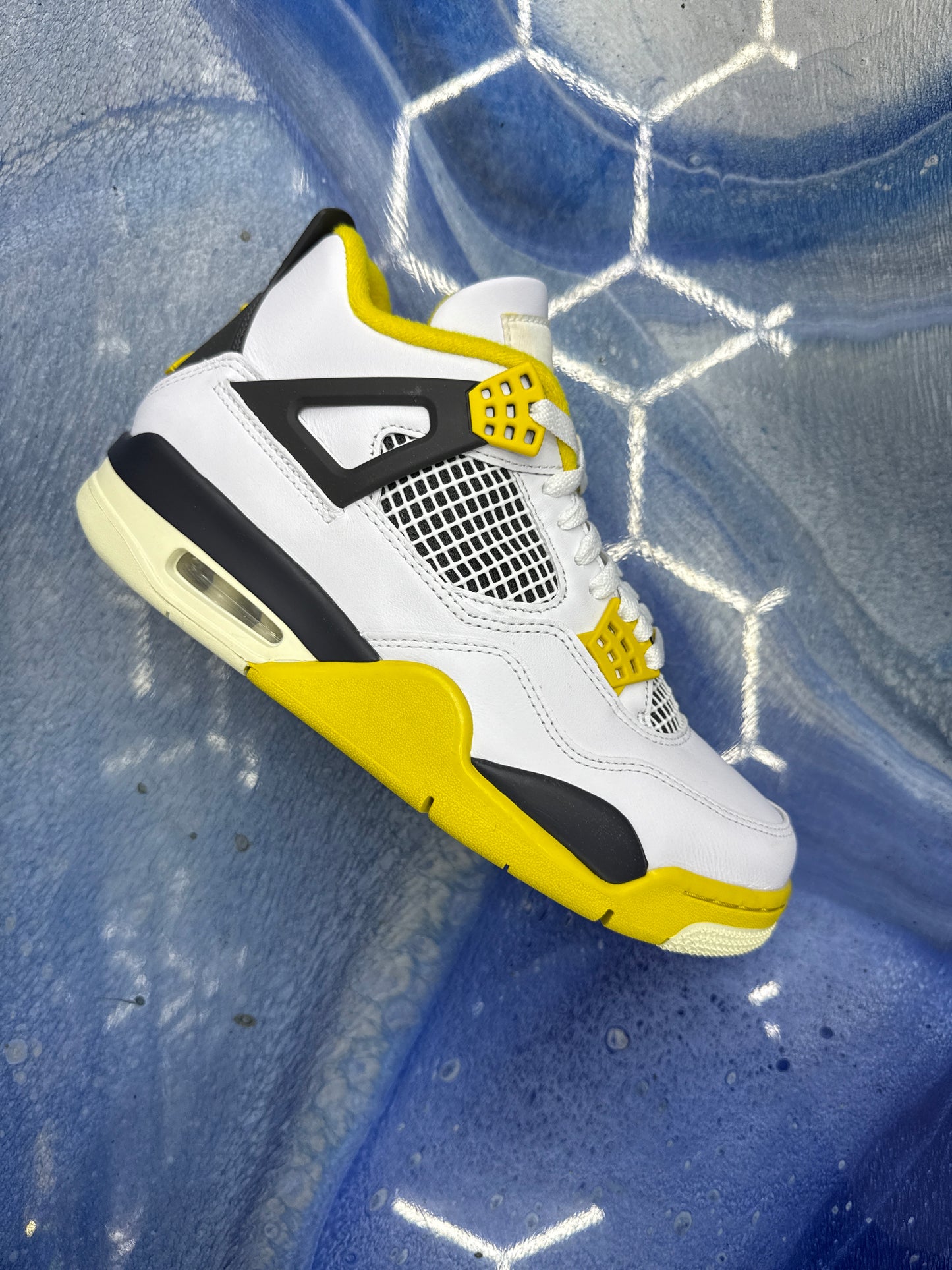 Jordan 4 Retro Vivid Sulfur (women’s) size 9