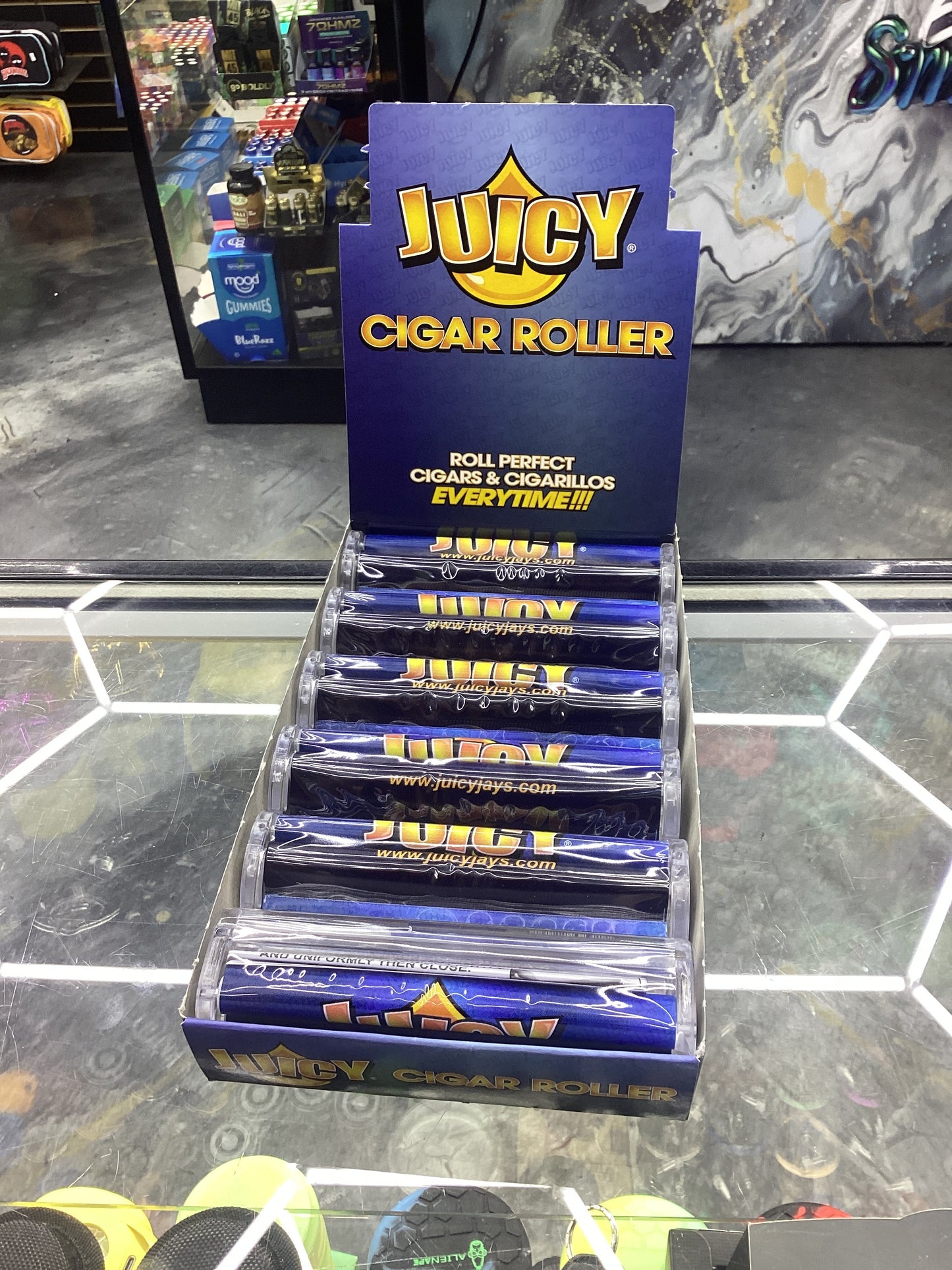Juicy cigar roller