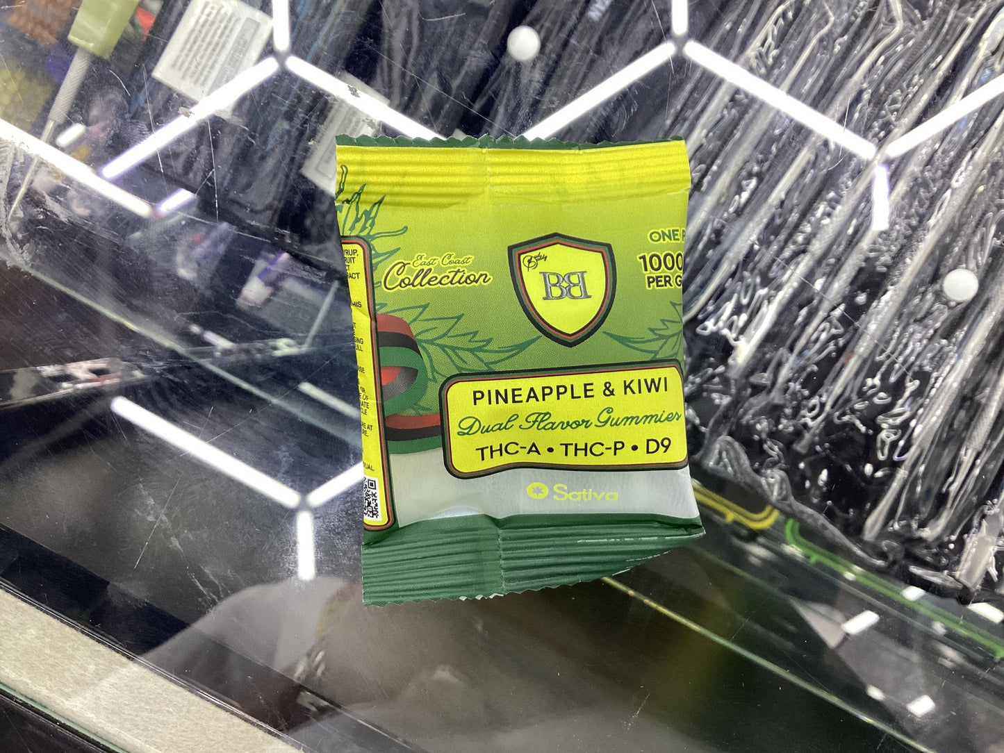 BB D9+HHC Dual flavor gummies pineapple kiwi