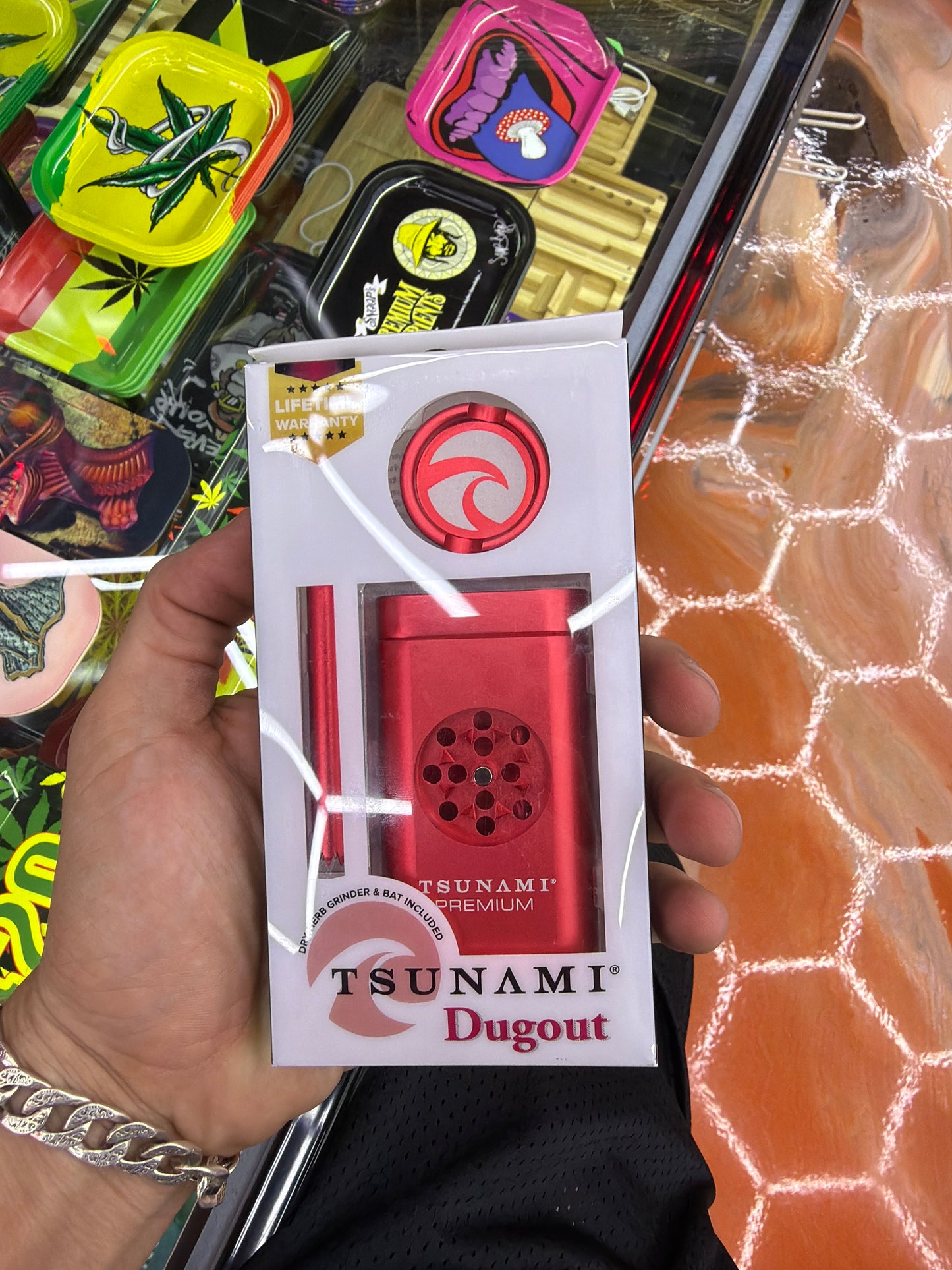 TSUNAMI Magnetic Dugout W/ Grinder Red