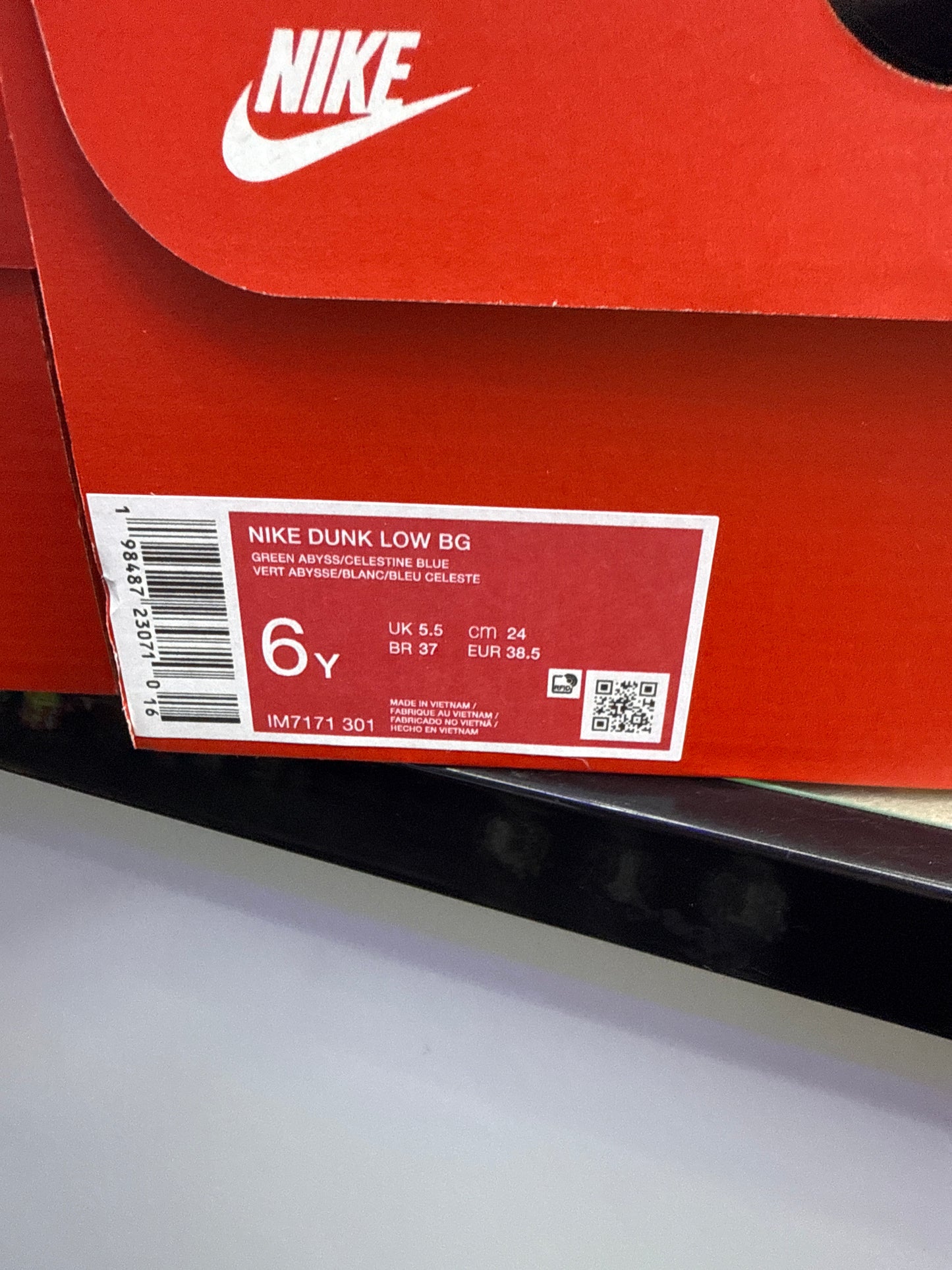 Nike Dunk Low Abominable Snowman (GS)size 6y