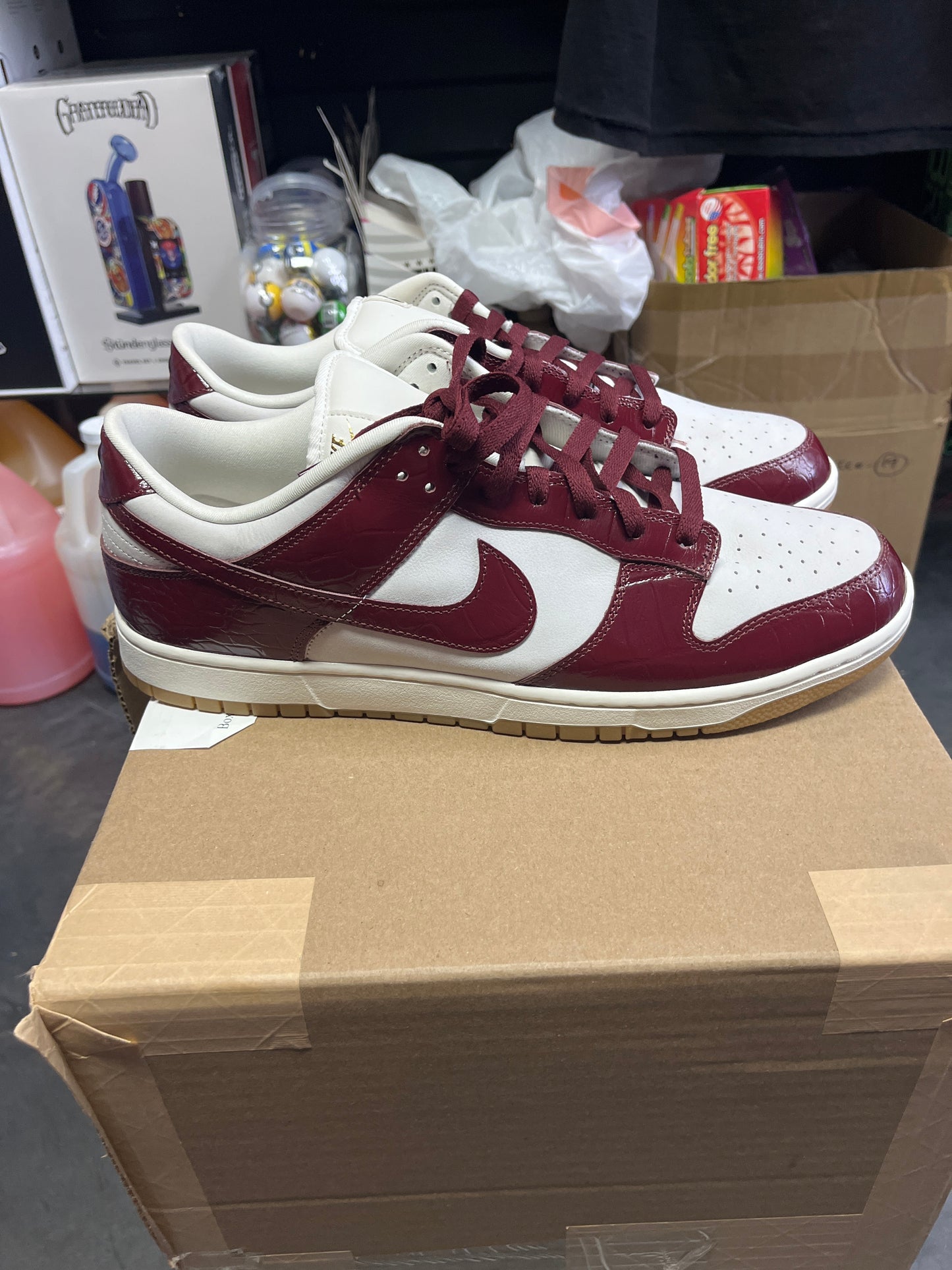 Nike dunk low burgundy size 15.5