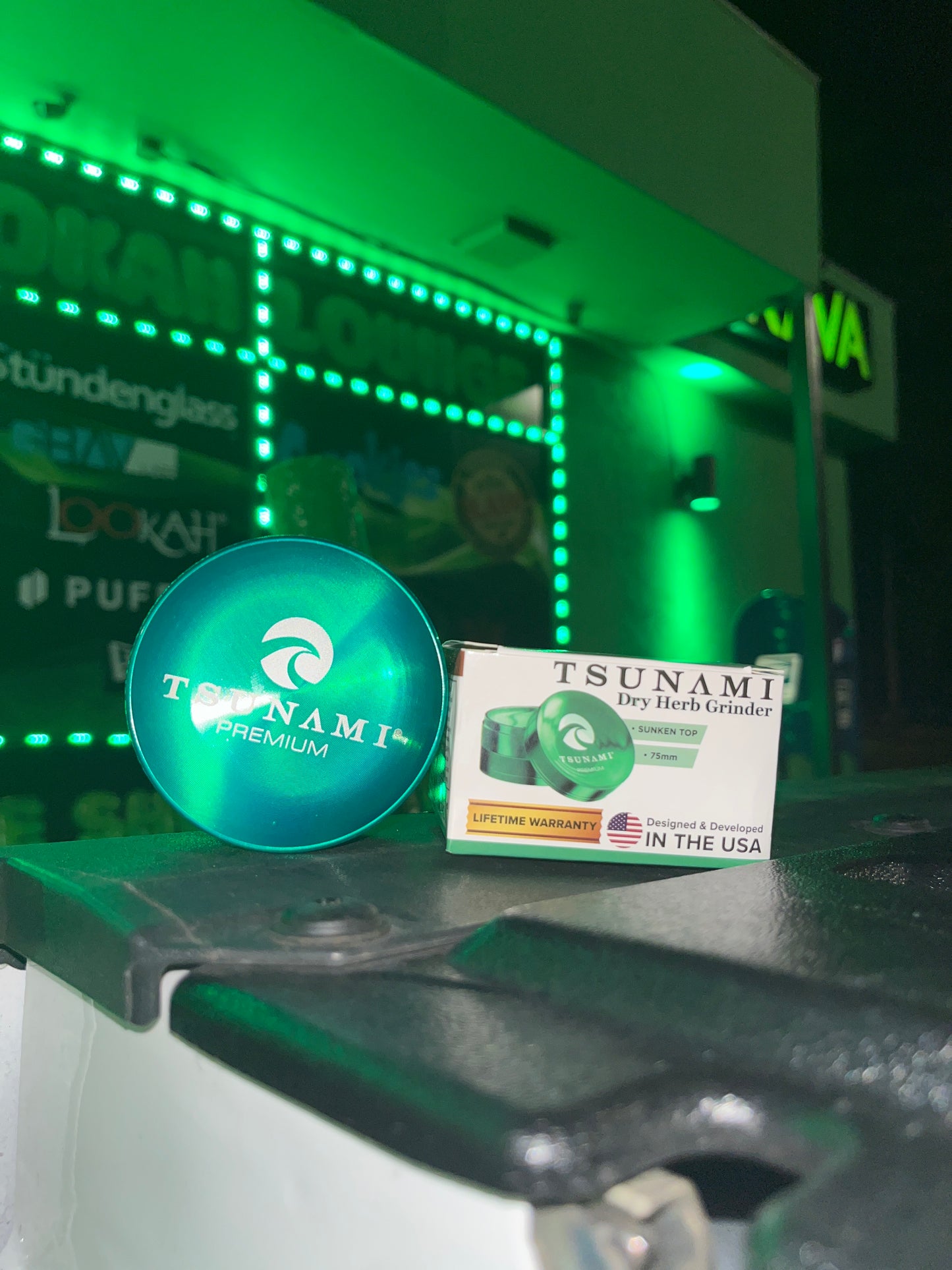 Tsunami dry herb grinder green