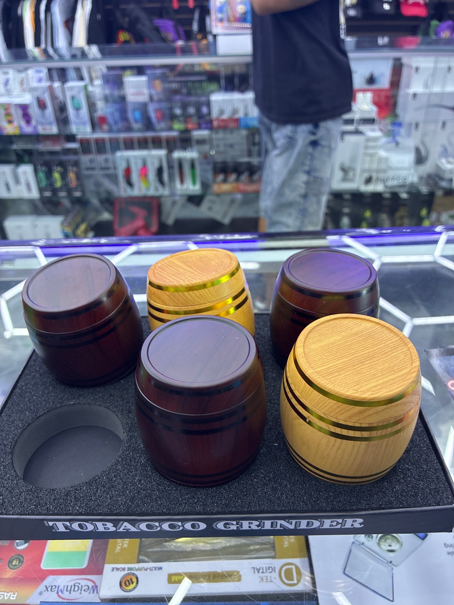 Wood barrel tobacco grinder