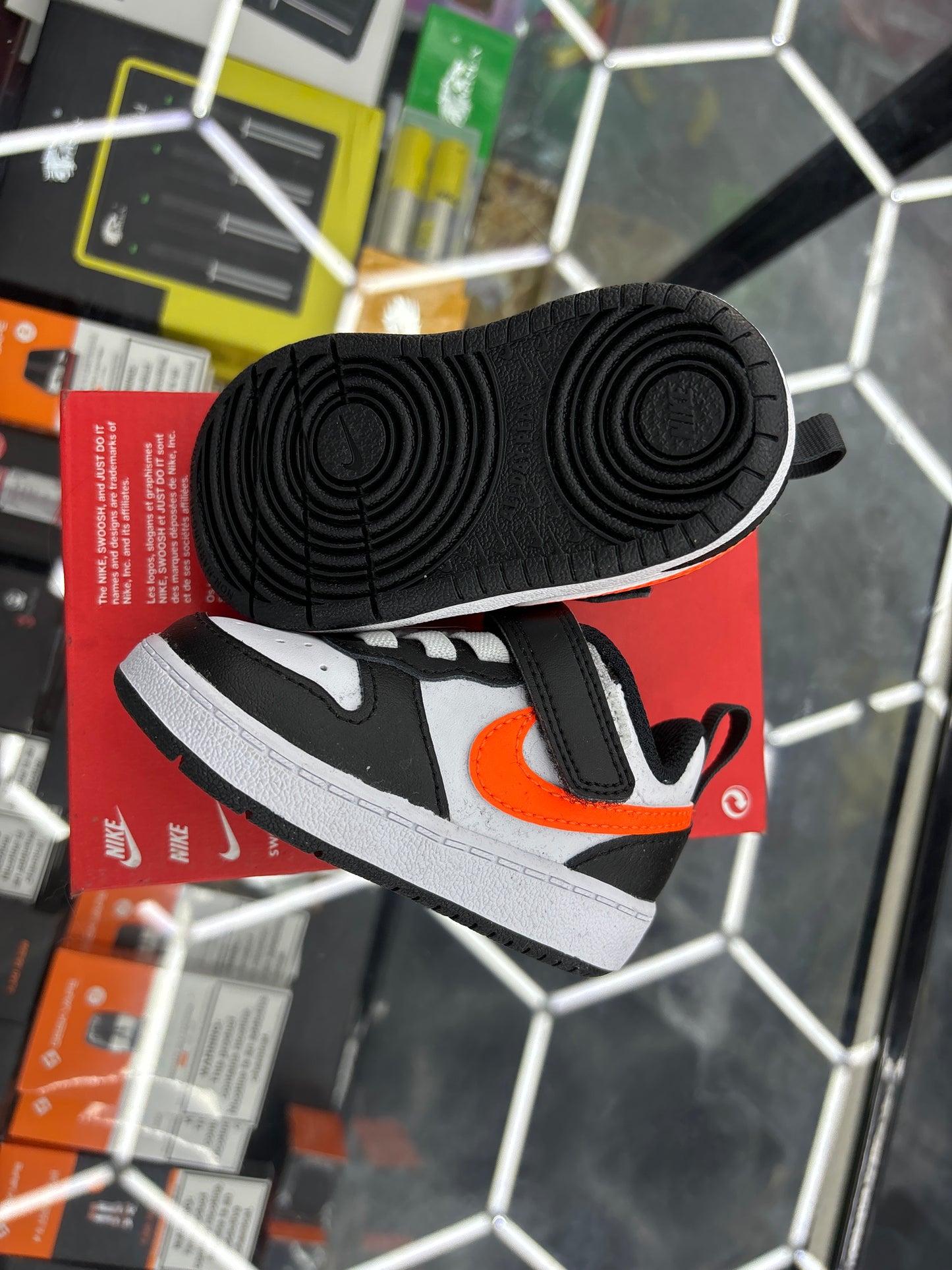 Nike Court, Borough low 2 td white/total orange – black size 4C