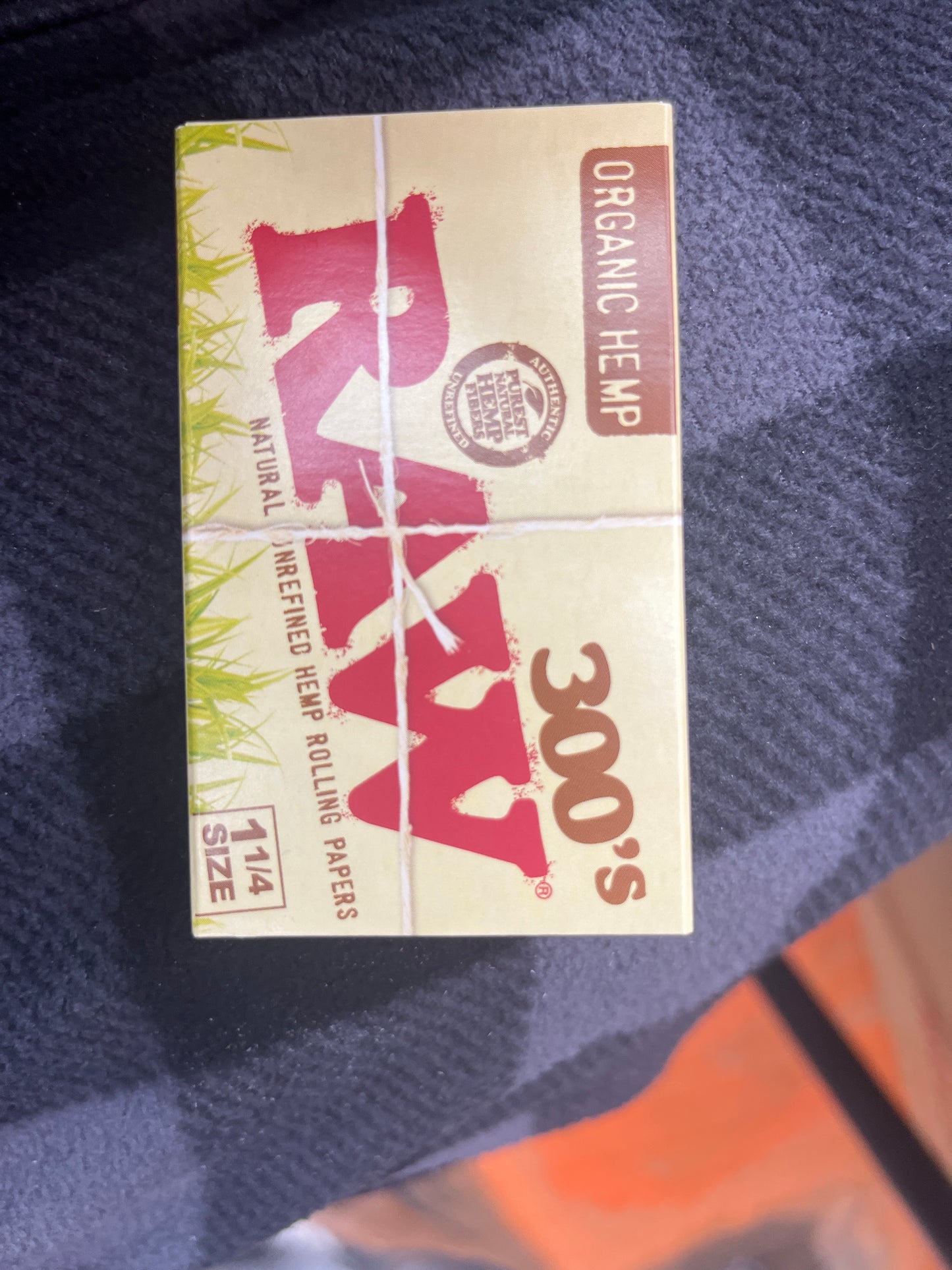 Raw organic hemp300’s 1 1/4 size slow, burning classic papers