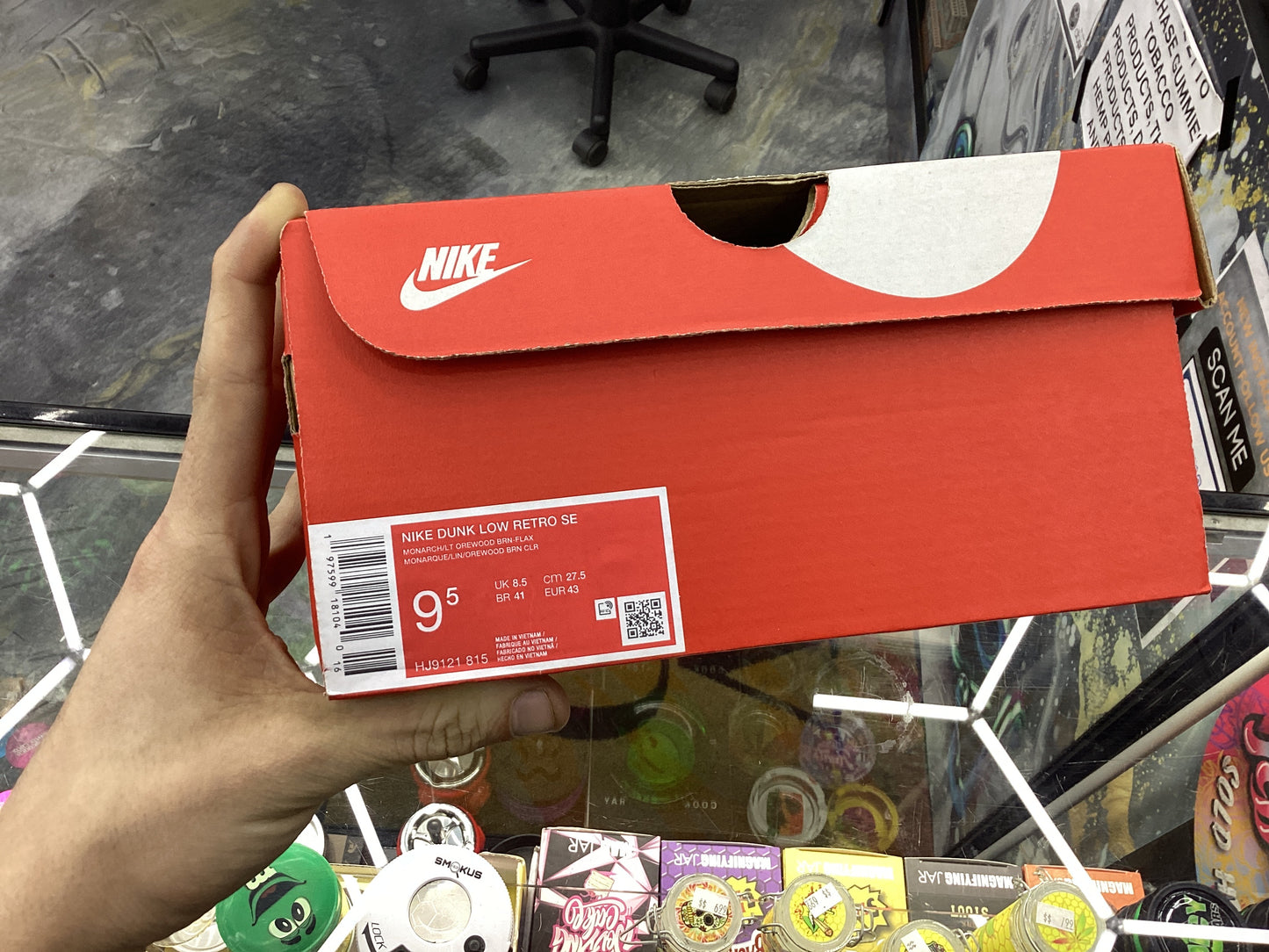 Nike dunk low monarch/lt orewood brown-flax men’s size 9.5