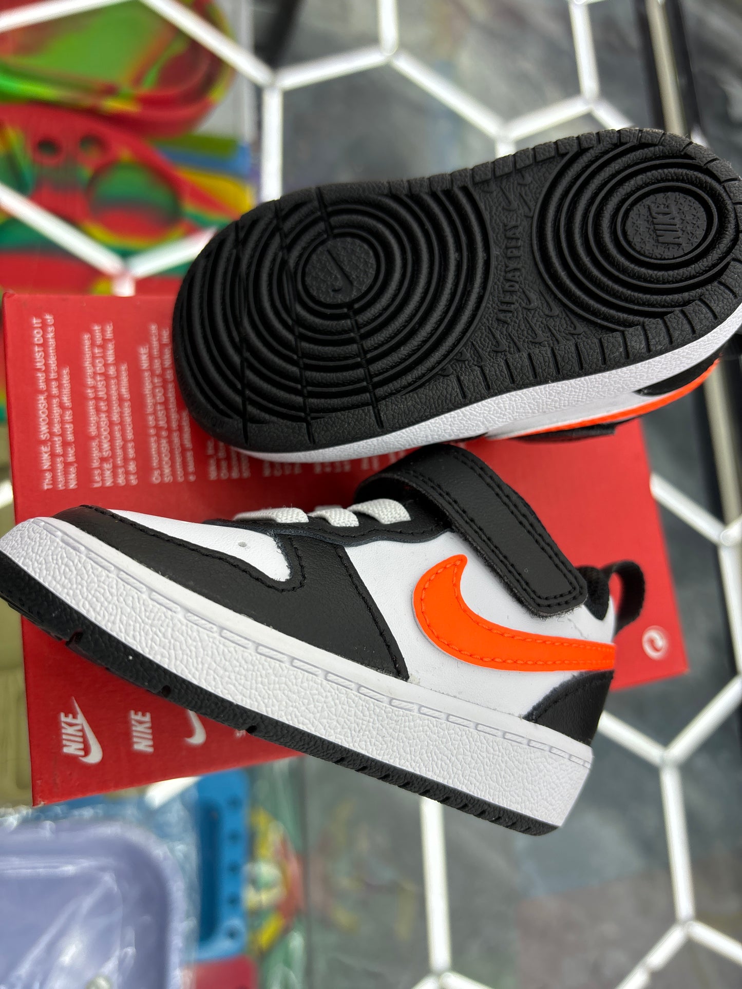 Nike Court, Boro low two white/total orange – black size 4C