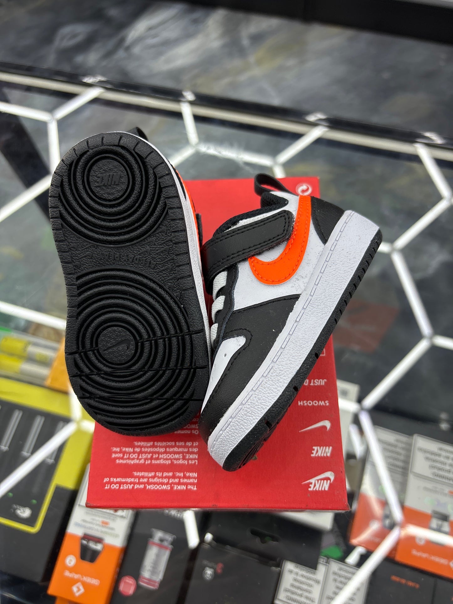 Nike Court, Borough low 2 td white/total orange – black size 4C