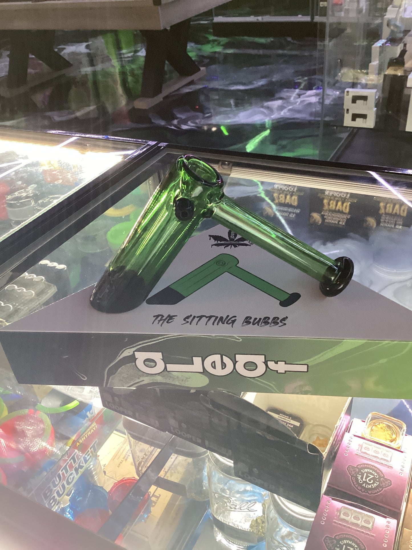 Aleaf the sitting bubbs green