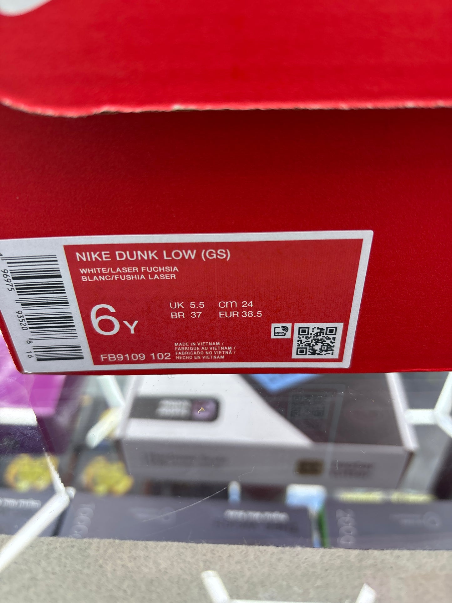 Nike dunk low gs varsity white/ laser fuchsia pink size 6y