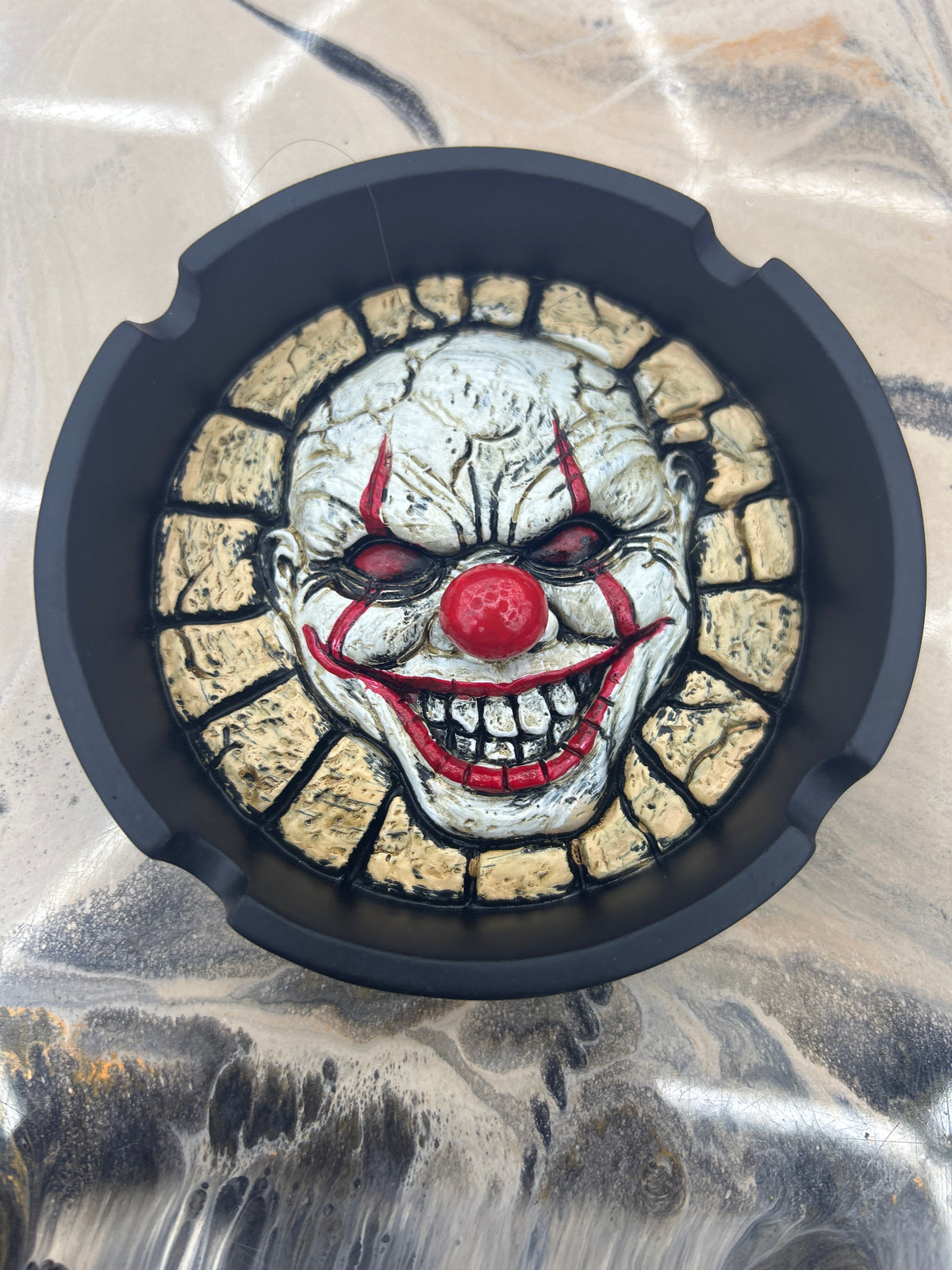 Fujima ashtrey polystone scary clown
