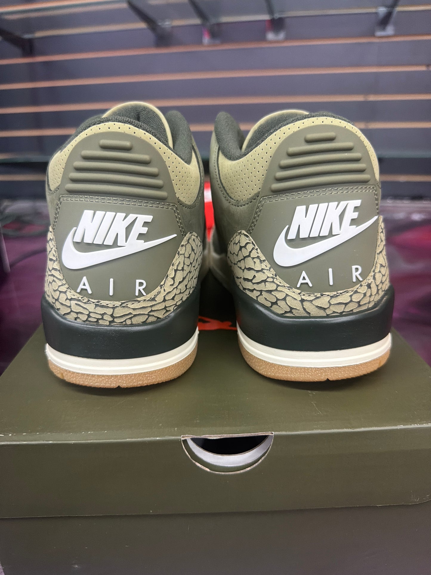 Jordan 3 Retro Family Affair Size 10