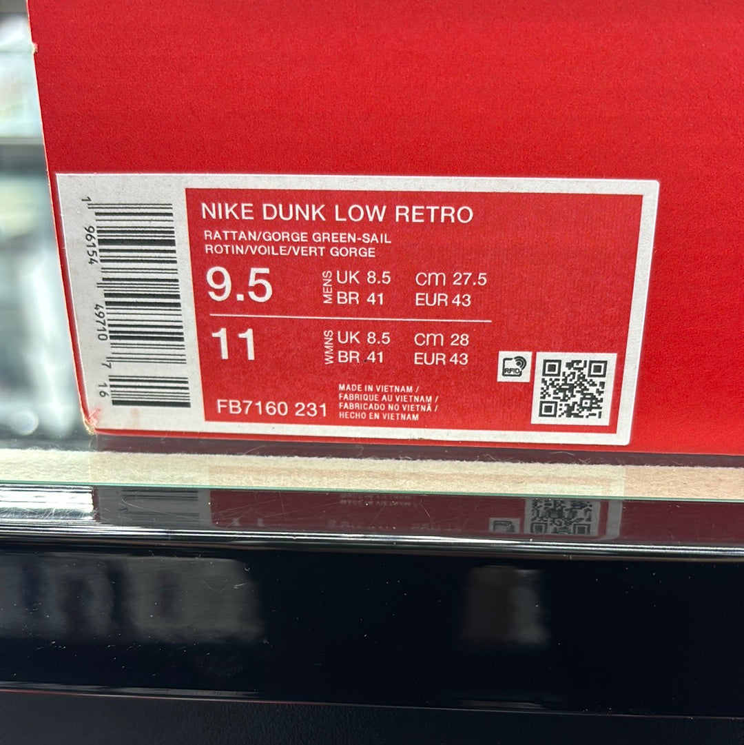 Nike dunk low rattan/George Green –sail size 9.5 M