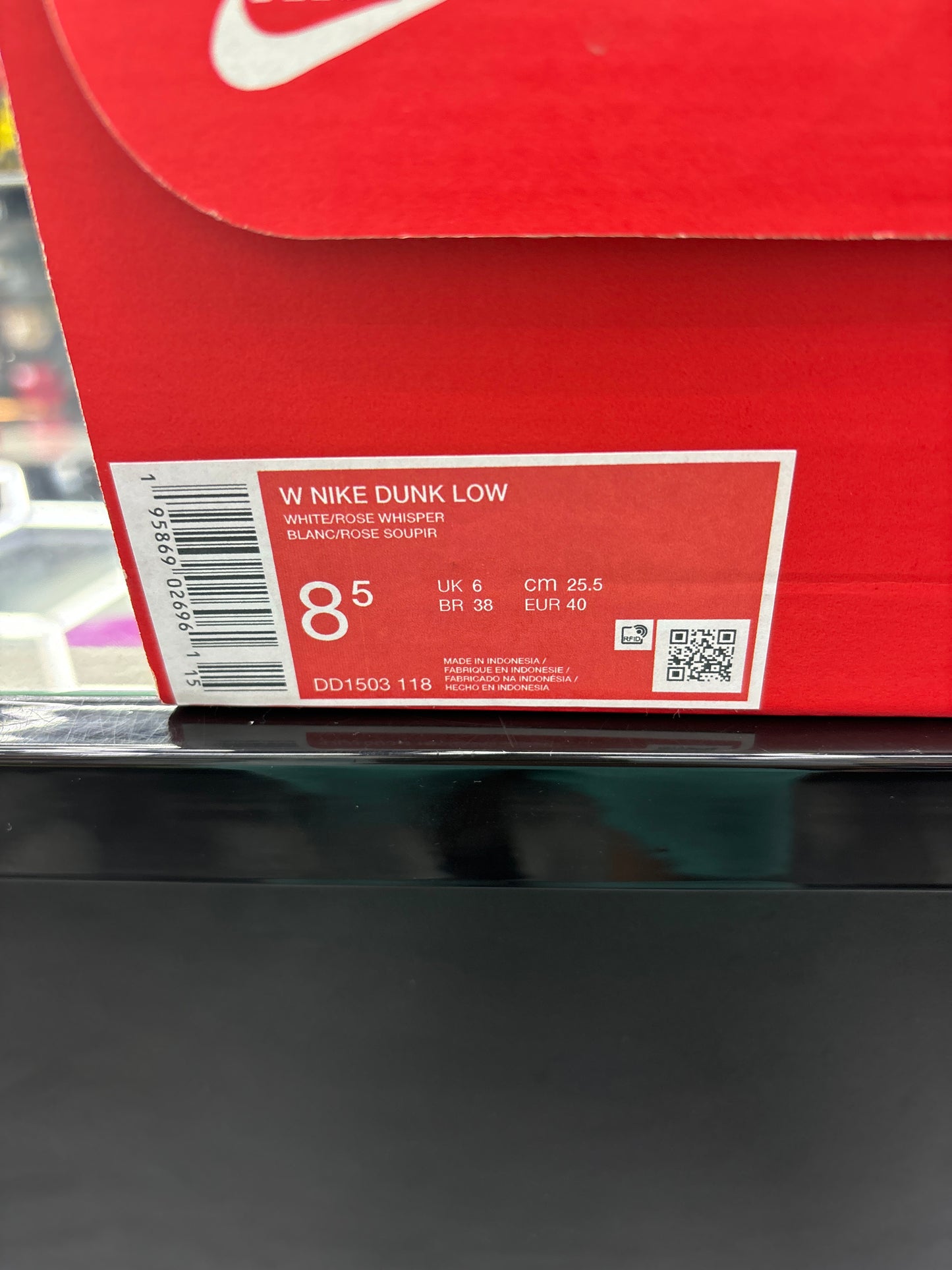 Nike dunk low white/rose whisper size 8.5m