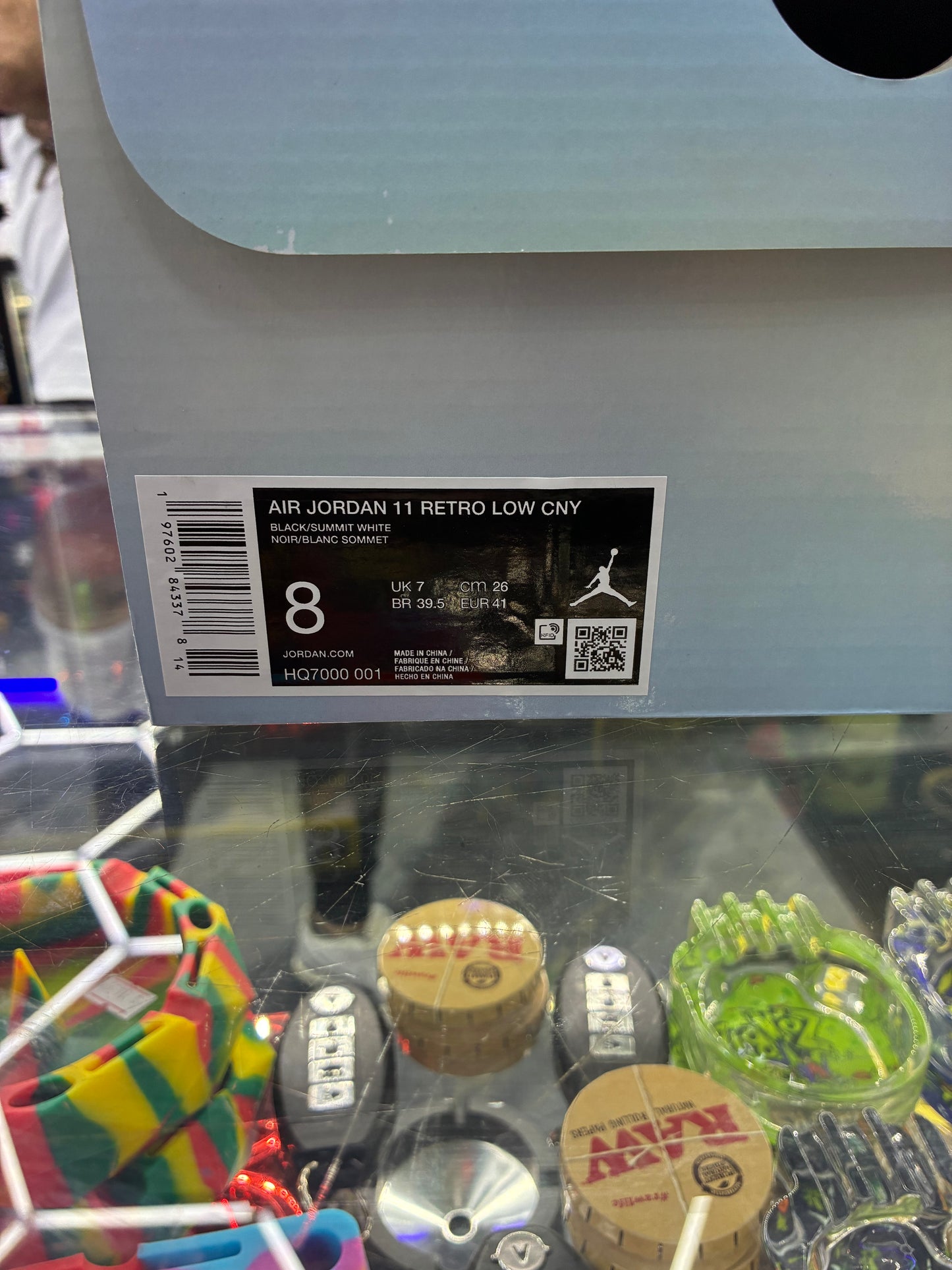 Jordan 11 retro low CNY size 8