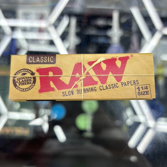 Raw classic 1 1/4 rolling paper