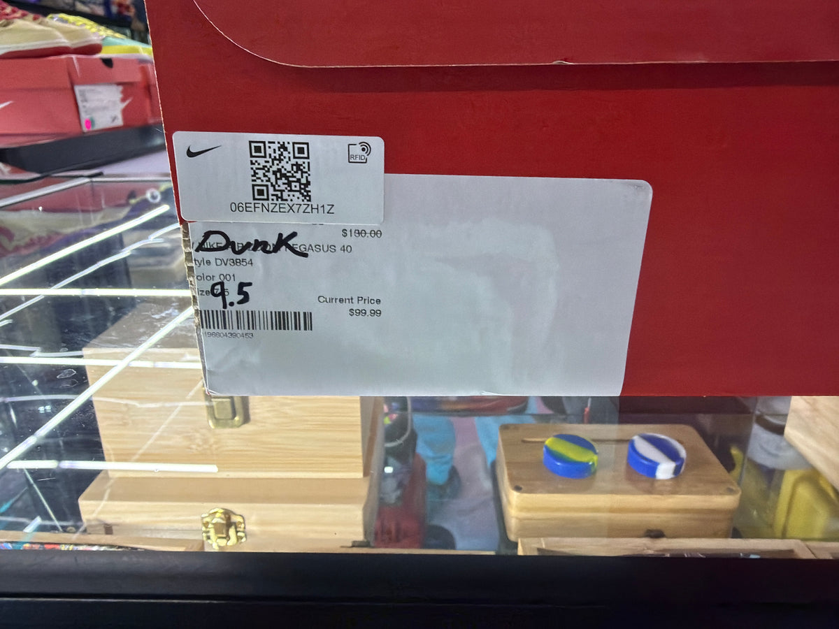 Nike SB Dunk Low Limosine Skateboards Size 9.5