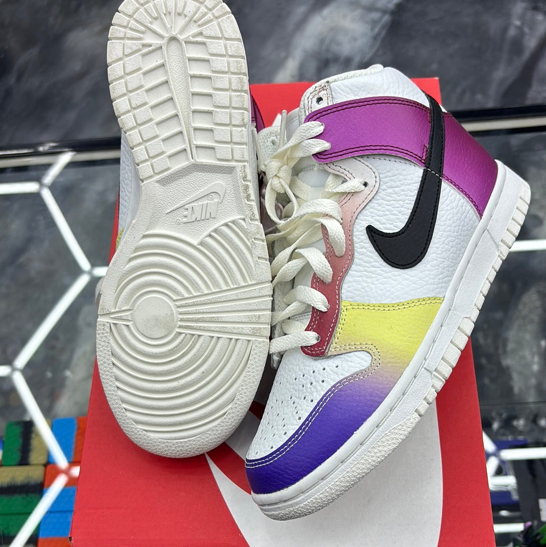 Women, Nike dunk, low V-Day style FQ7056 size 7.5 women