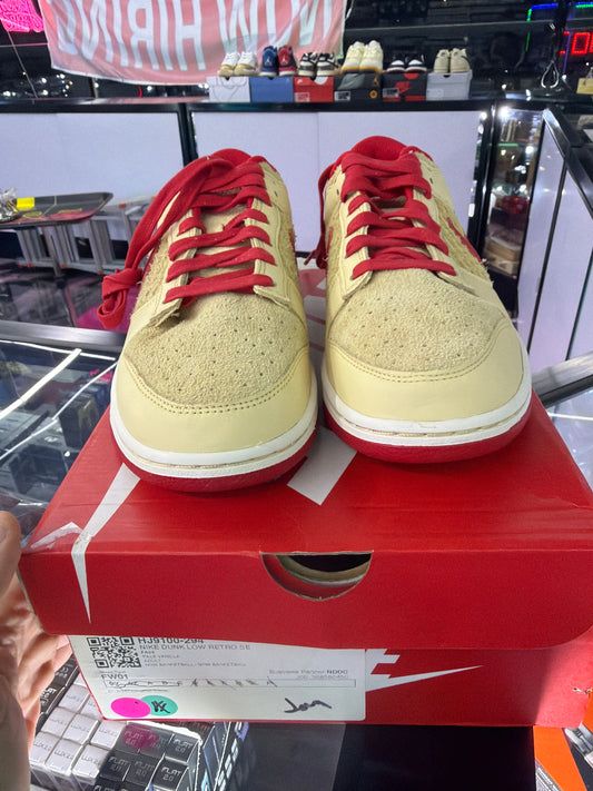 Nike Dunk Low Retro SE Strawberry Waffle Size 11