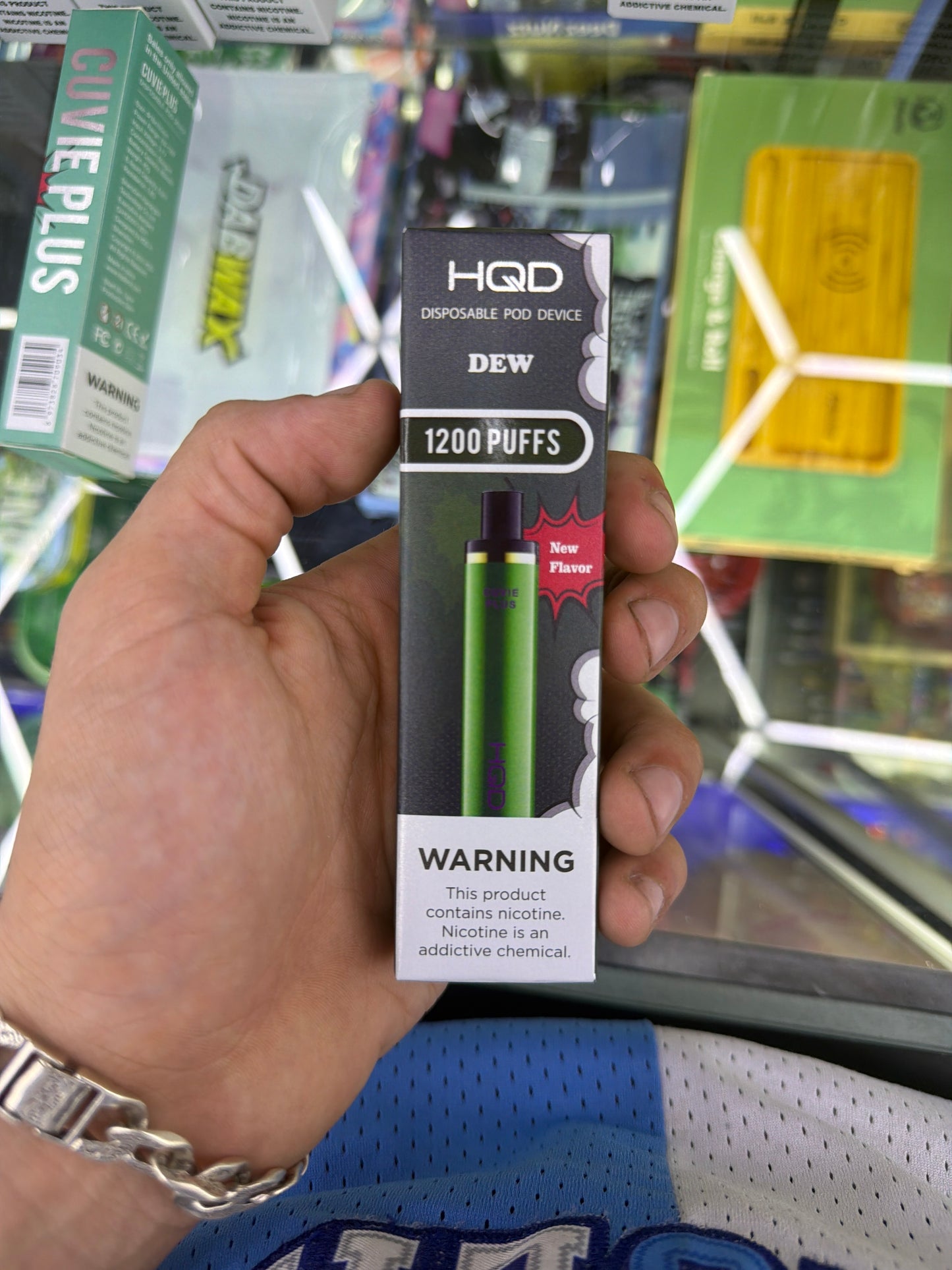 HQD 1200 puffs curvie plusDew
