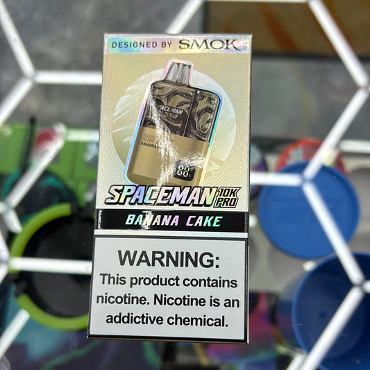 Smok spaceman banana cake