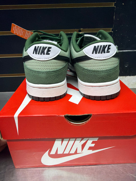 Nike Dunk Low Retro SE Jade Horizon Fir Size 9.5