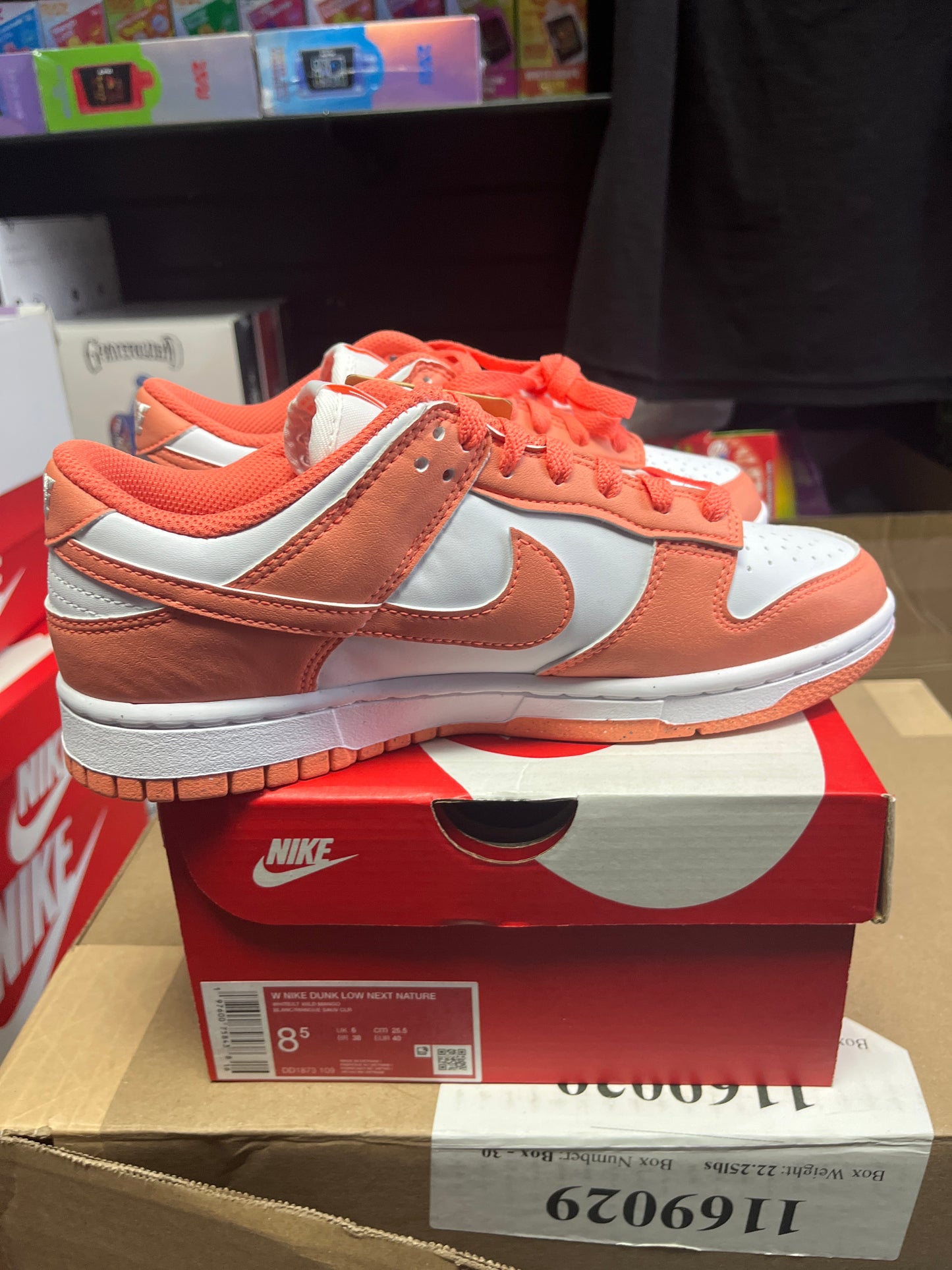 W Nike dunk low next nature size 8.5