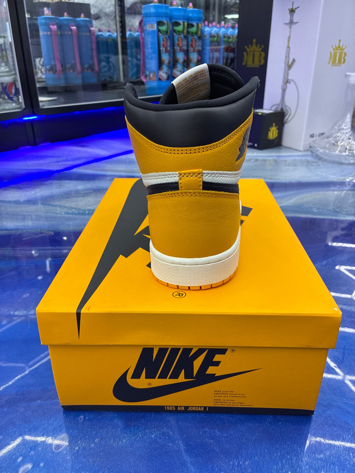 Jordan 1 retro high og taxi size 12